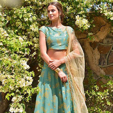 Clothing,Turquoise,Dress,Lady,Formal wear,Sari,Day dress,Gown,Trunk,Fashion design