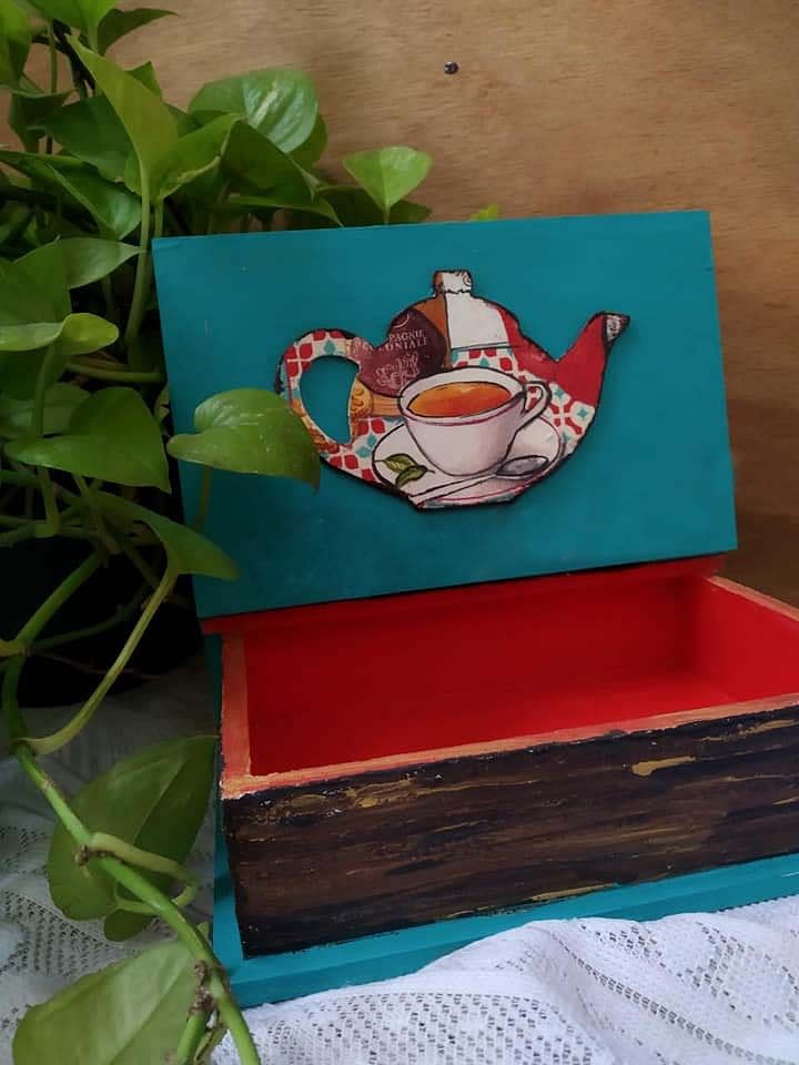 Green,Box,Napkin holder,Furniture,Turquoise