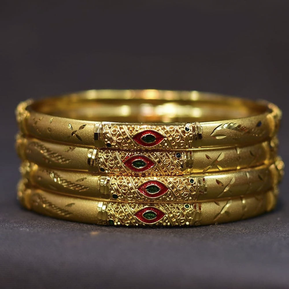 Bangle,Jewellery,Gold,Fashion accessory,Yellow,Metal,Ring,Brass,Body jewelry