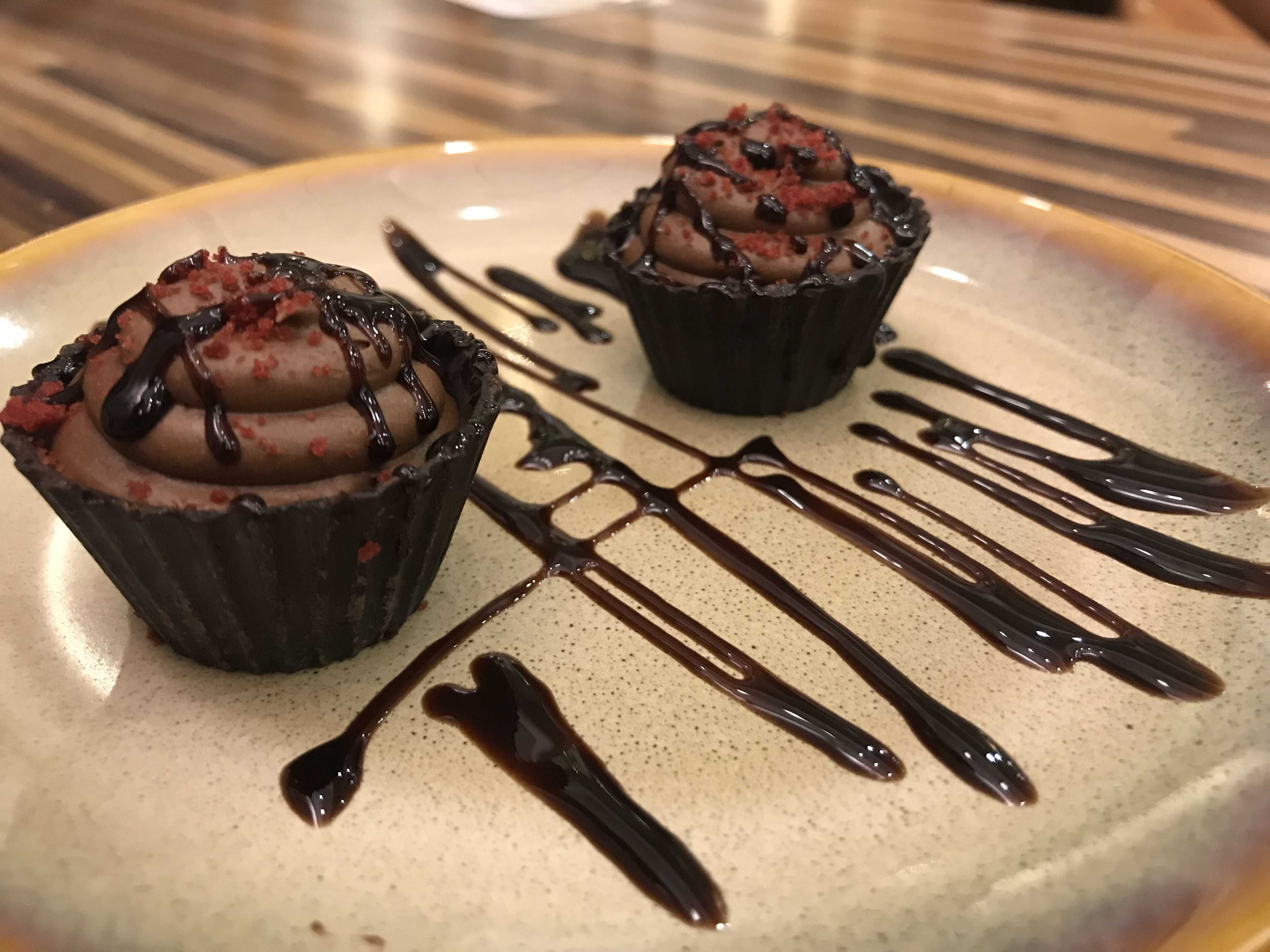 Dish,Food,Cuisine,Chocolate brownie,Dessert,Muffin,Chocolate,Ingredient,Ganache,Baking