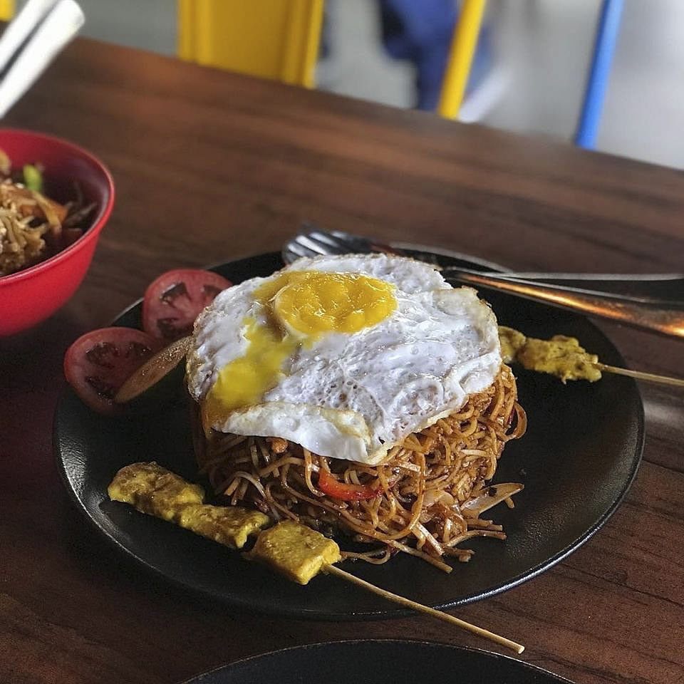 Dish,Food,Cuisine,Ingredient,Produce,Sisig,Breakfast,Recipe,Fried food,Frito pie