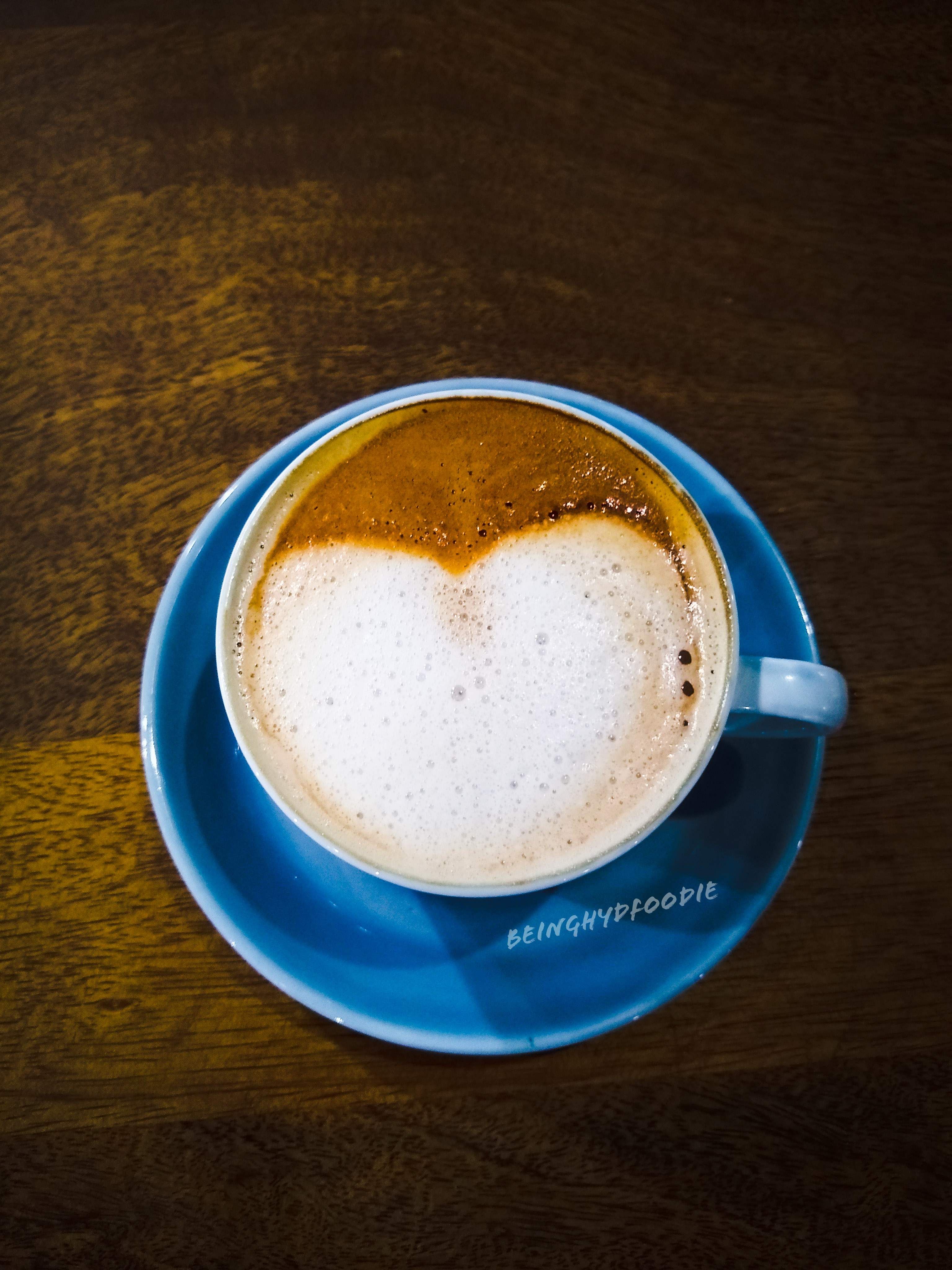 Latte,Caffè macchiato,Café au lait,Flat white,Cappuccino,Drink,Coffee,Cup,Cup,Caffeine