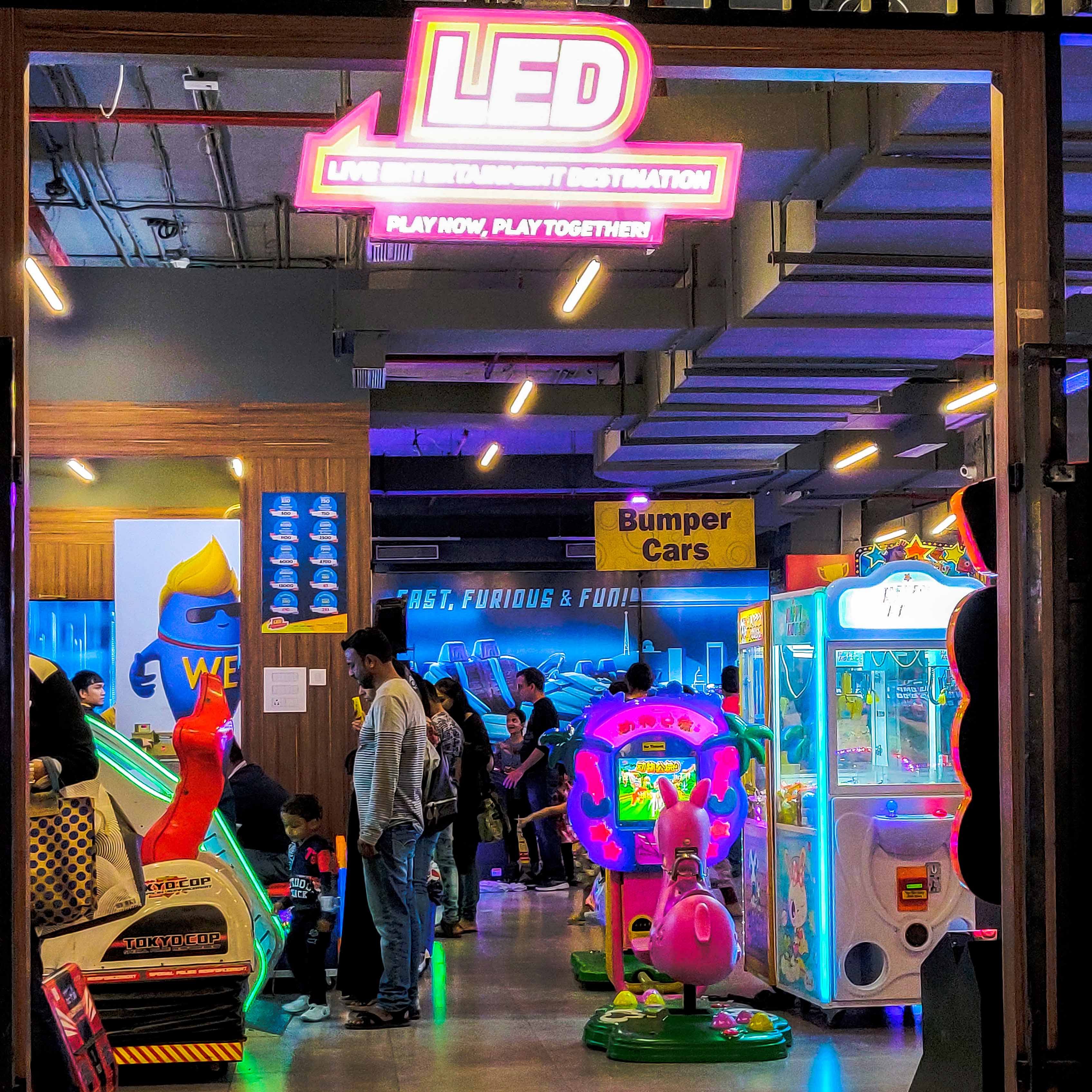 Games,Building,Machine,Neon,Electronic signage