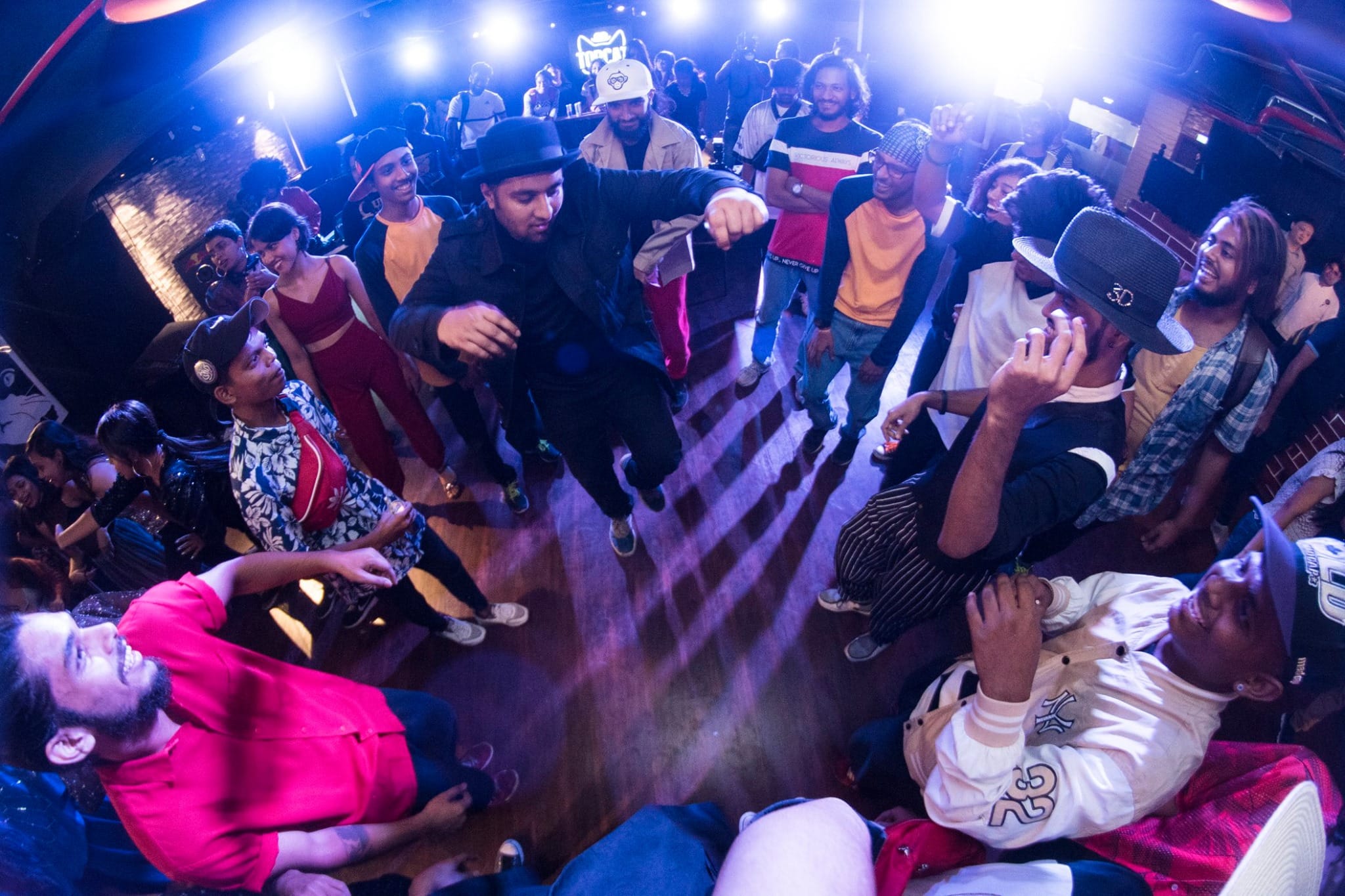 Event,Nightclub,Performance,Crowd,Magenta,Dance,Music,Music venue,Disco,Stage