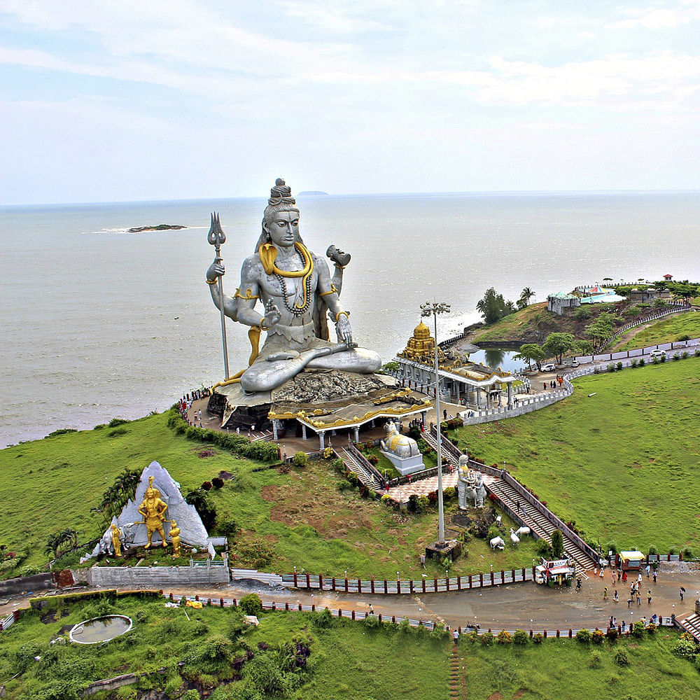 Landmark,Statue,Monument,Tourism,Historic site,Coast,Hindu temple,Architecture,Tourist attraction,Photography