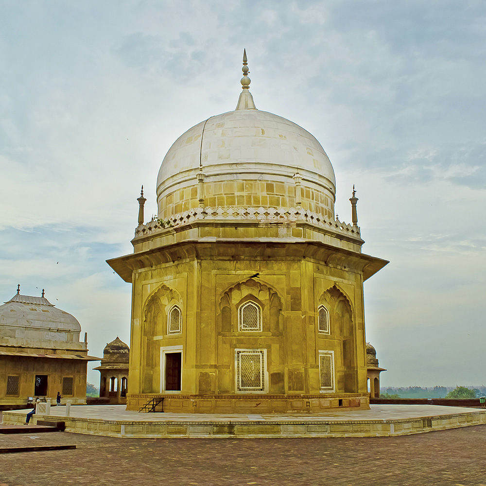 Dome,Landmark,Dome,Holy places,Architecture,Place of worship,Building,Classical architecture,Sky,Byzantine architecture