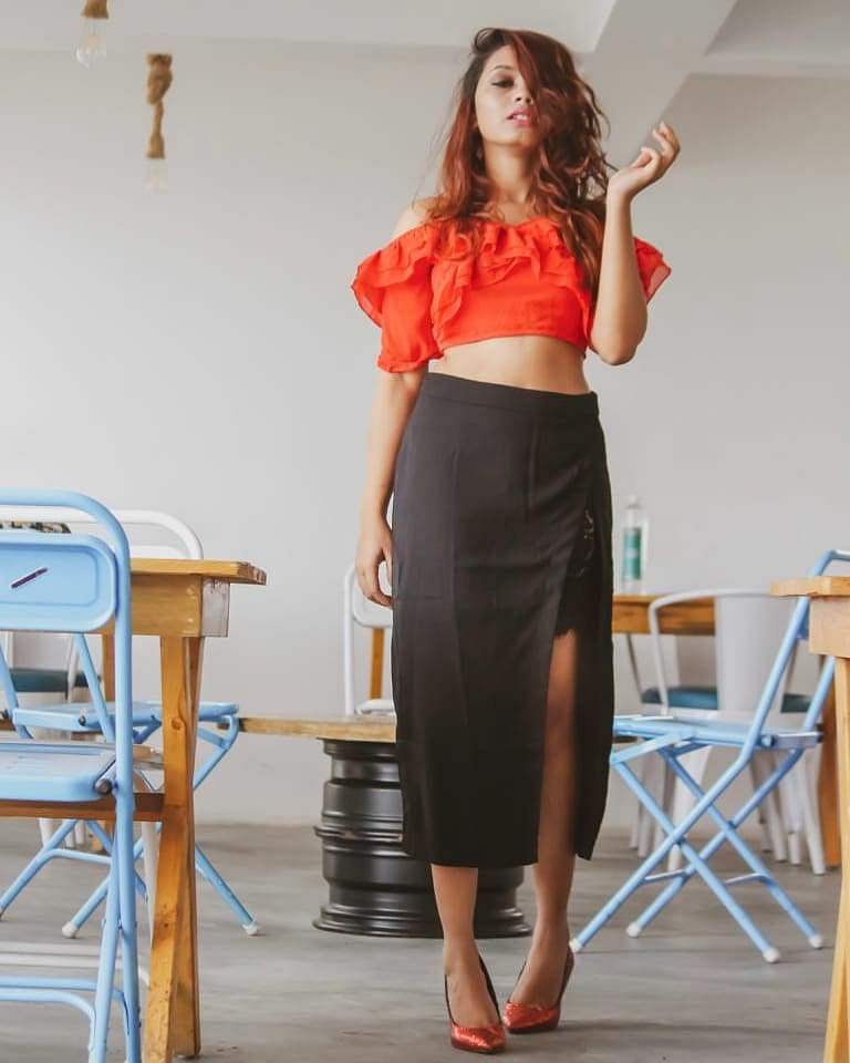 Clothing,White,Pencil skirt,Shoulder,Orange,Waist,Fashion,Crop top,Dress,Joint