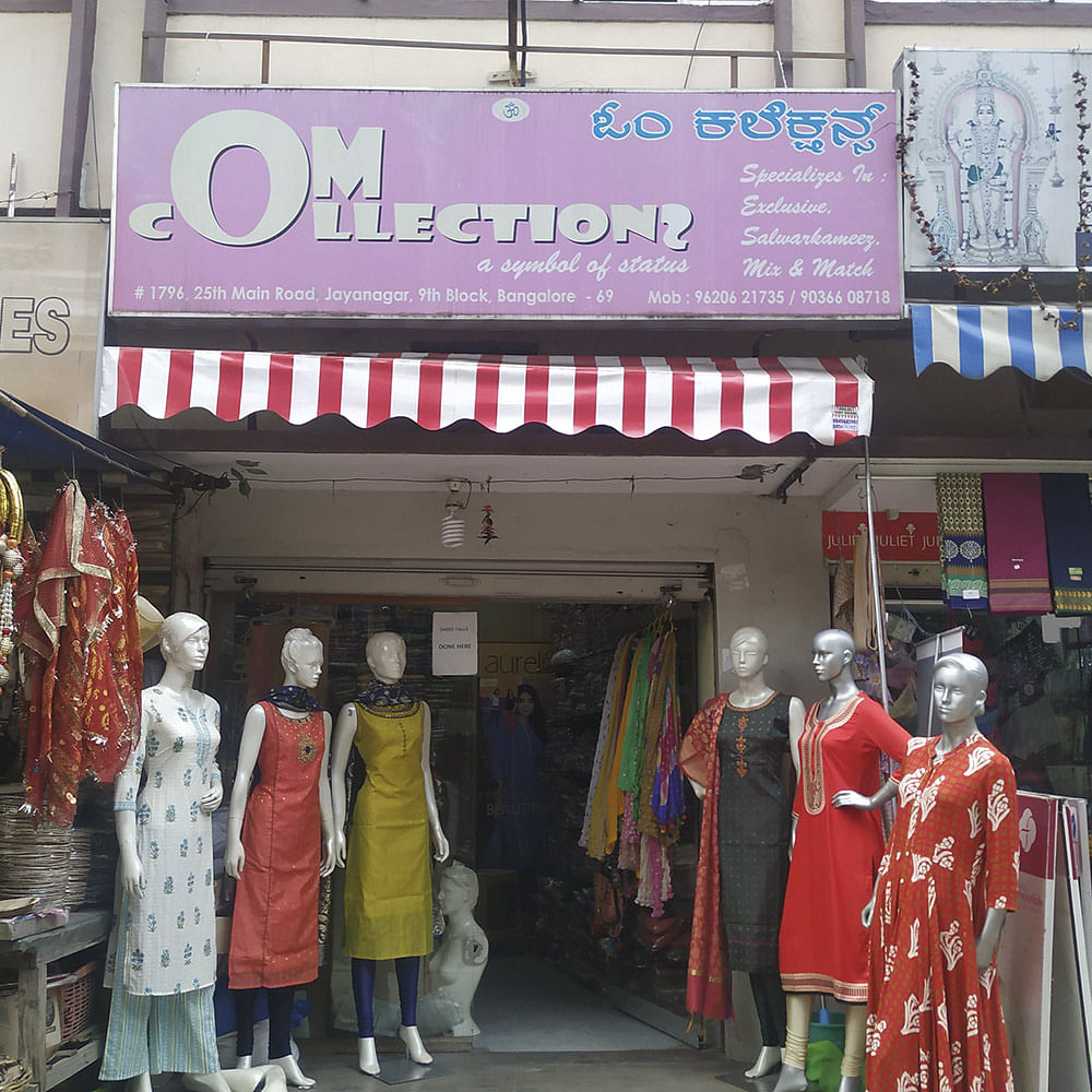 Boutique,Shopping,Outlet store,Building,Outerwear,Textile,Bazaar