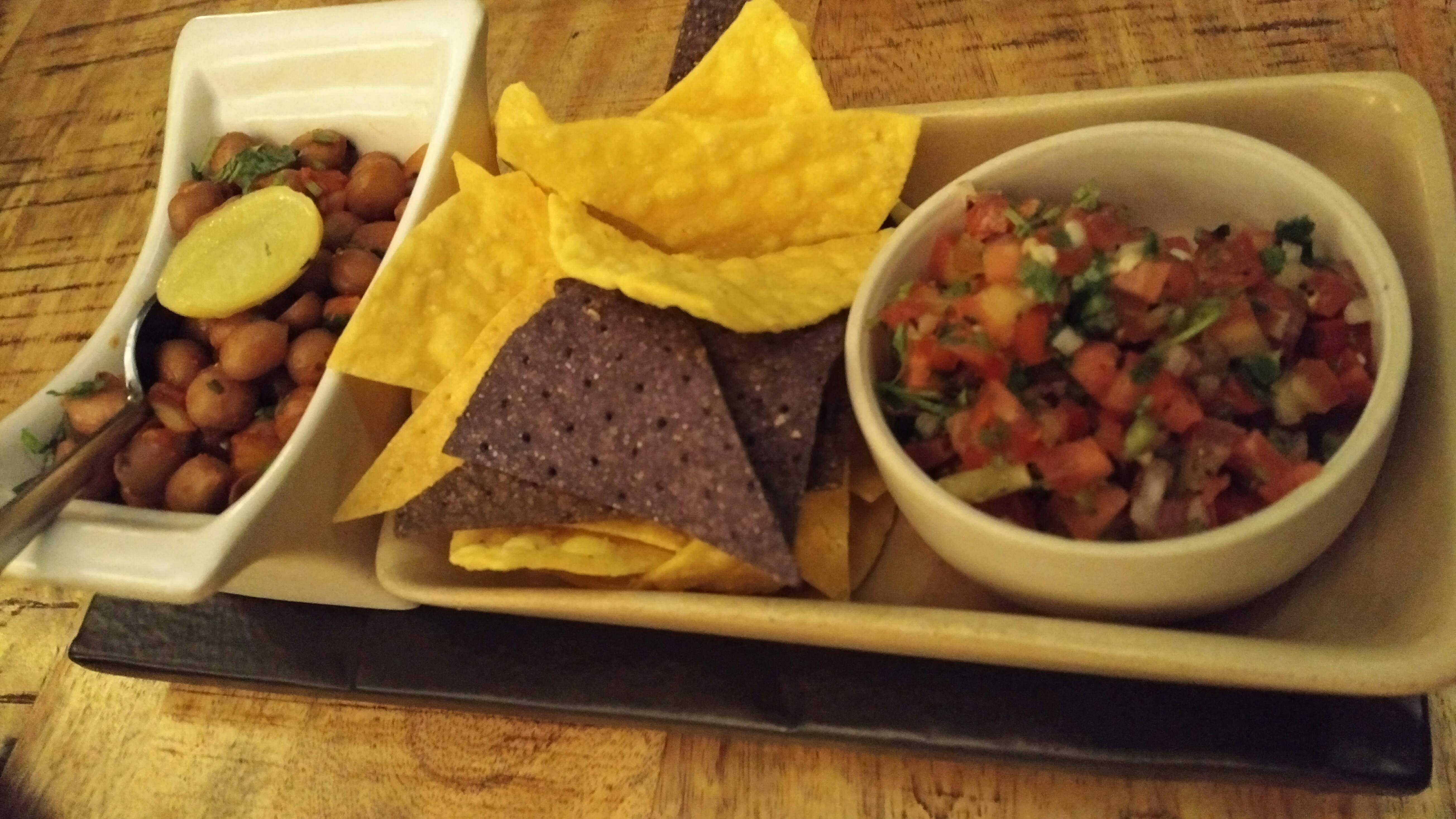 Dish,Food,Cuisine,Tortilla chip,Ingredient,Pico de gallo,Totopo,Corn chip,Nachos,Salsa sauce