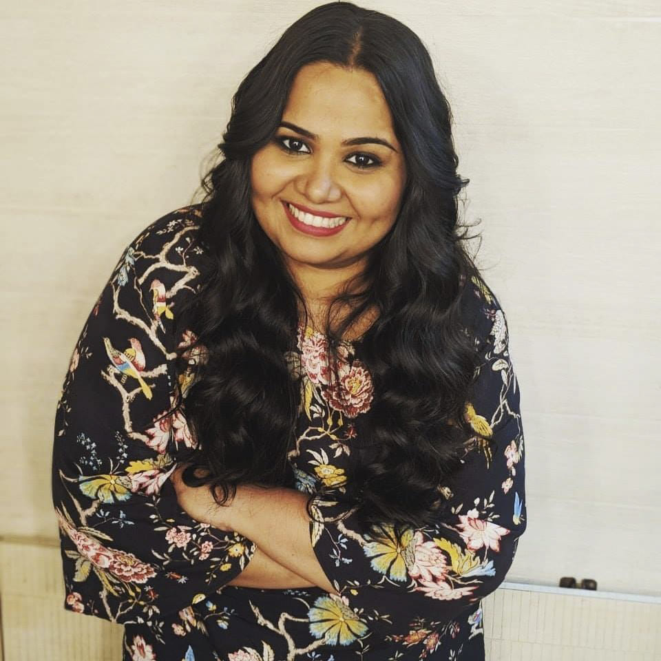 Hair,Face,Eyebrow,Lady,Hairstyle,Beauty,Long hair,Black hair,Smile,Cool