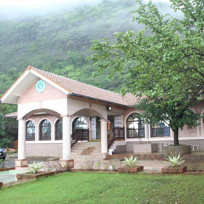 House,Property,Home,Building,Real estate,Roof,Cottage,Architecture,Estate,Residential area