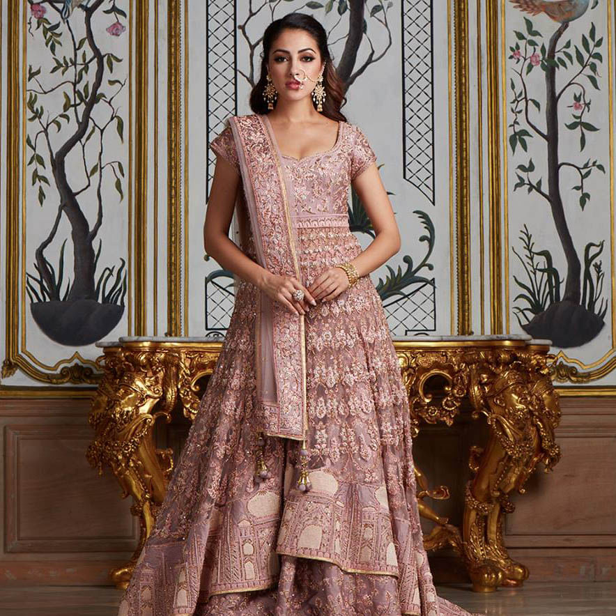 Clothing,Dress,Gown,Formal wear,Yellow,A-line,Fashion,Shoulder,Brown,Haute couture