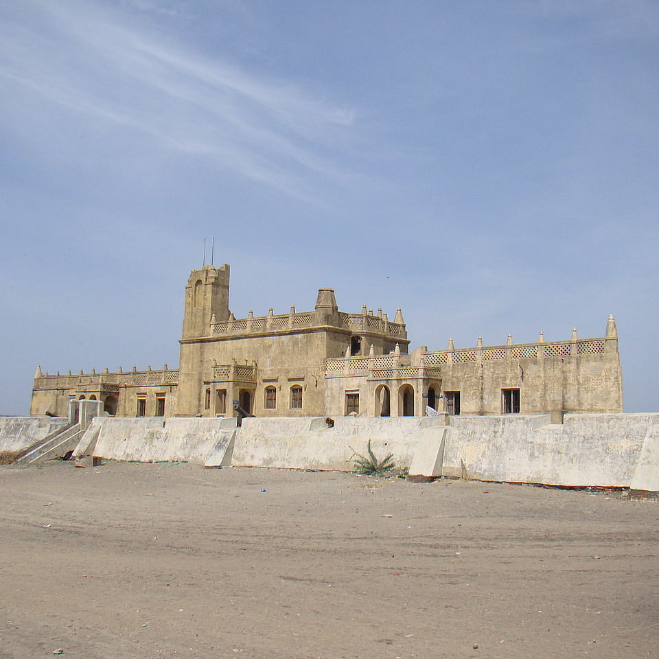 Fortification,Historic site,Wall,Building,Ancient history,Sky,Landscape,Architecture,History,Ruins