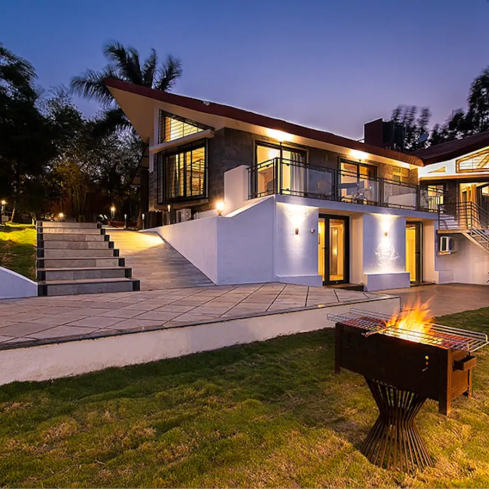 Home,House,Property,Residential area,Architecture,Building,Lighting,Real estate,Backyard,Facade