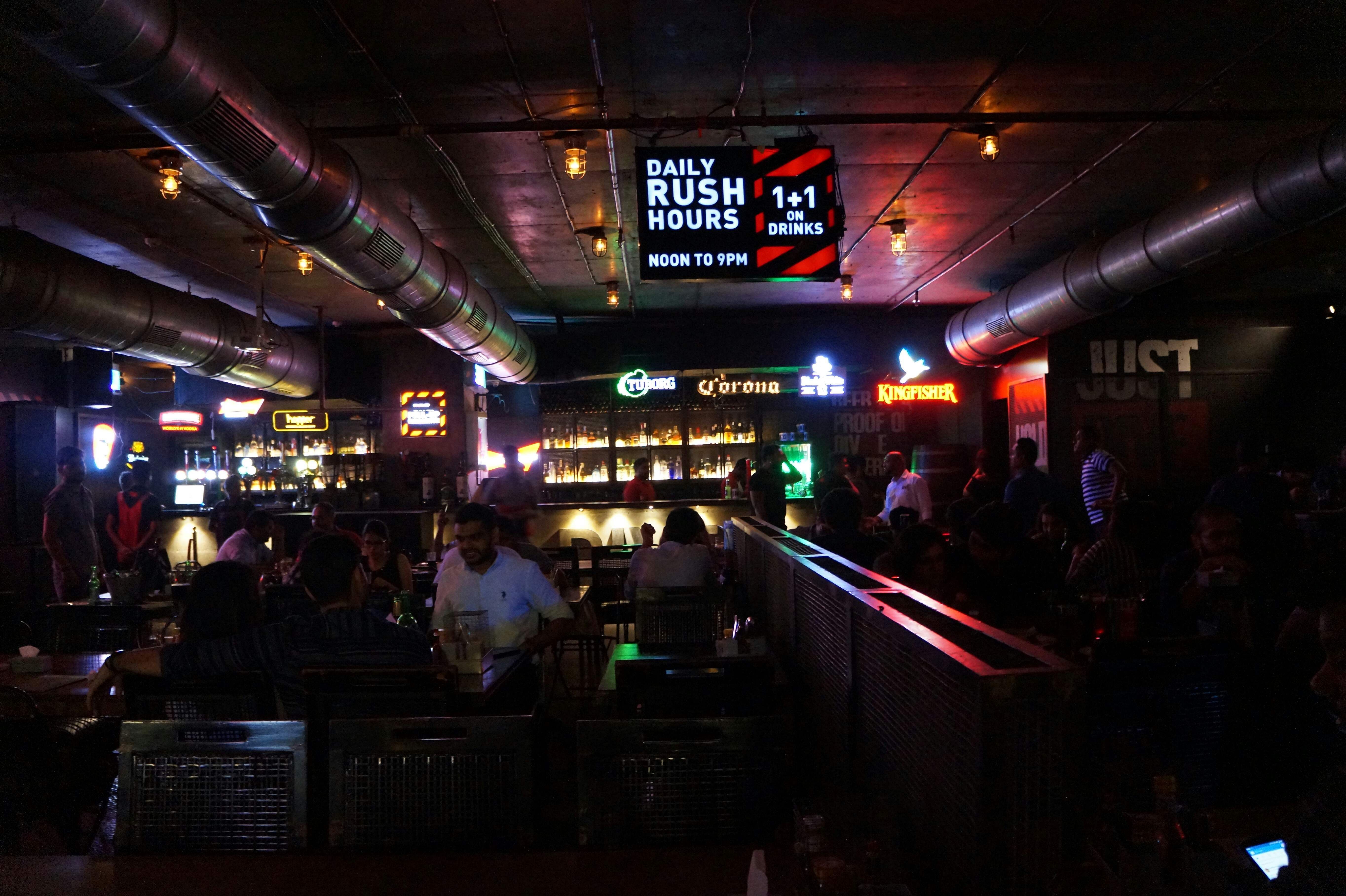 Night,Pub,Building,Bar,Neon,City,Darkness