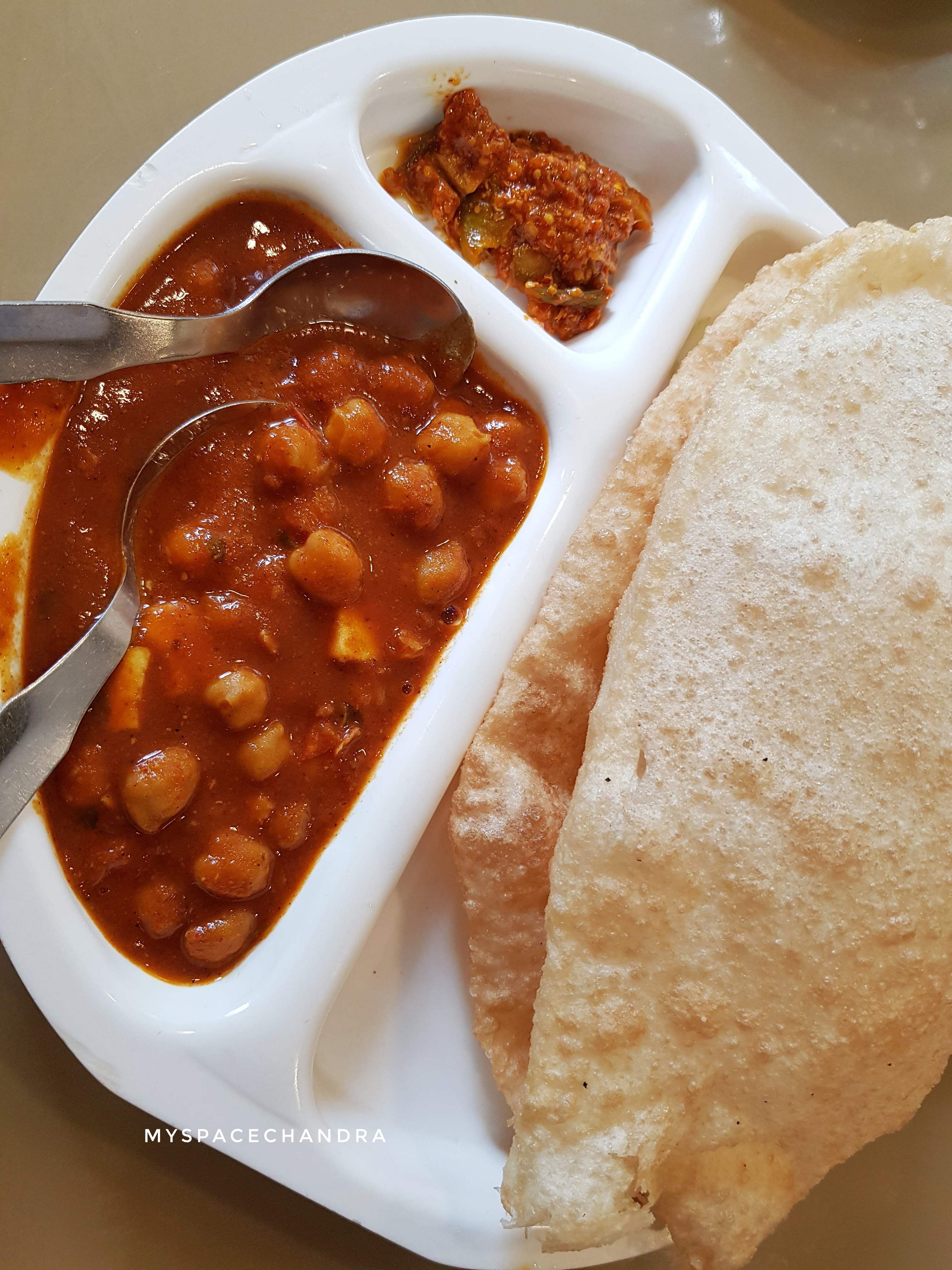 Dish,Food,Cuisine,Ingredient,Curry,Baked beans,Produce,Roti,Chapati,Chili con carne