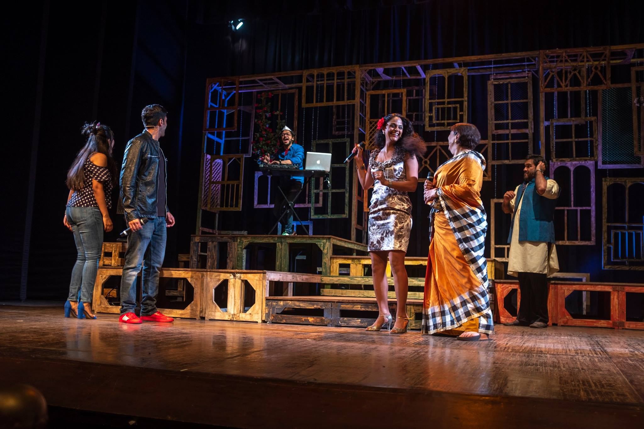 Entertainment,Performing arts,Performance,Musical,heater,Musical theatre,Stage,Theatrical scenery,Drama,Performance art