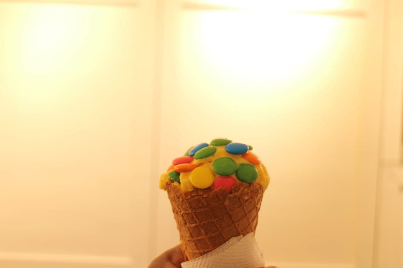 Sweetness,Ice cream cone,Food,Dessert,Frozen dessert,Baking cup,Sprinkles,Dairy,Cupcake,Cuisine