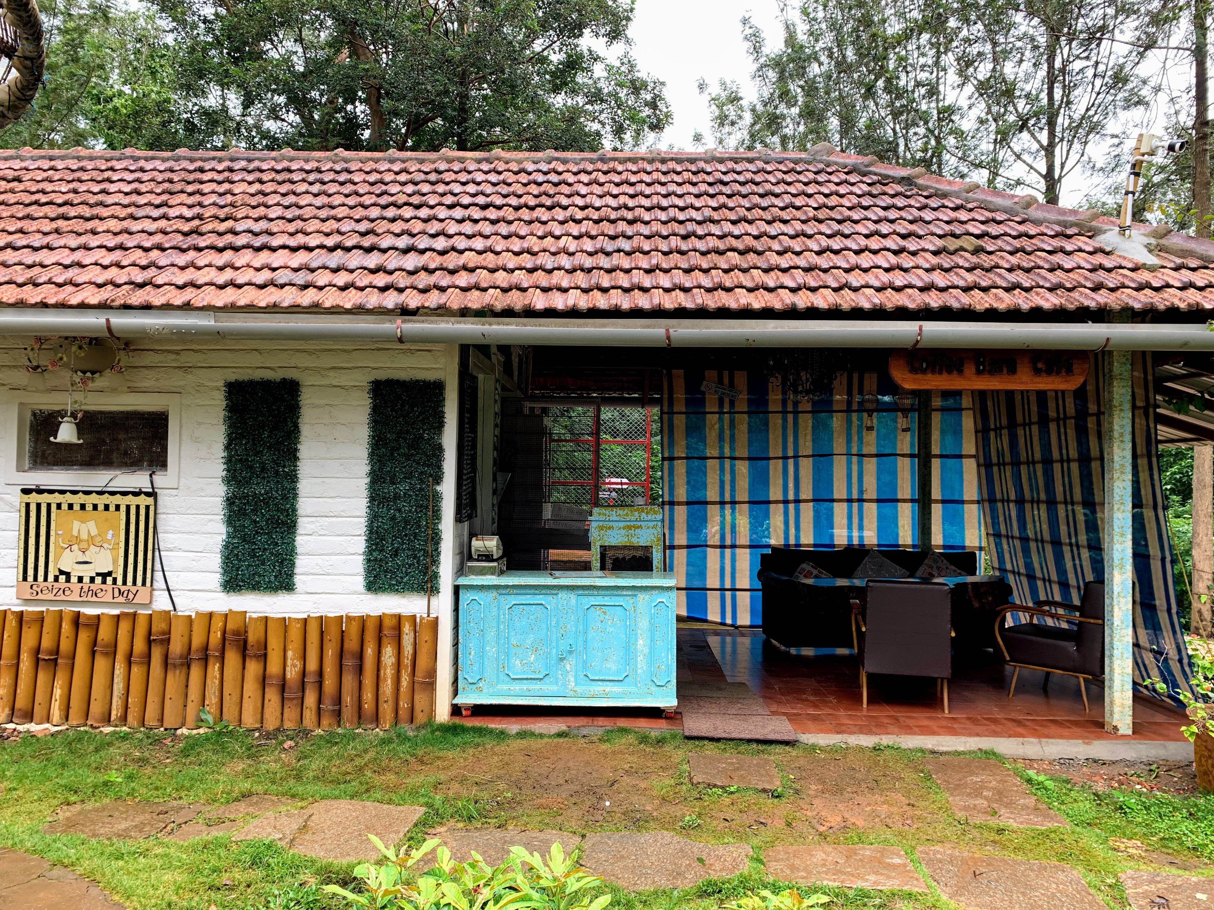 Property,House,Building,Cottage,Shed,Home,Tree,Real estate,Roof,Room