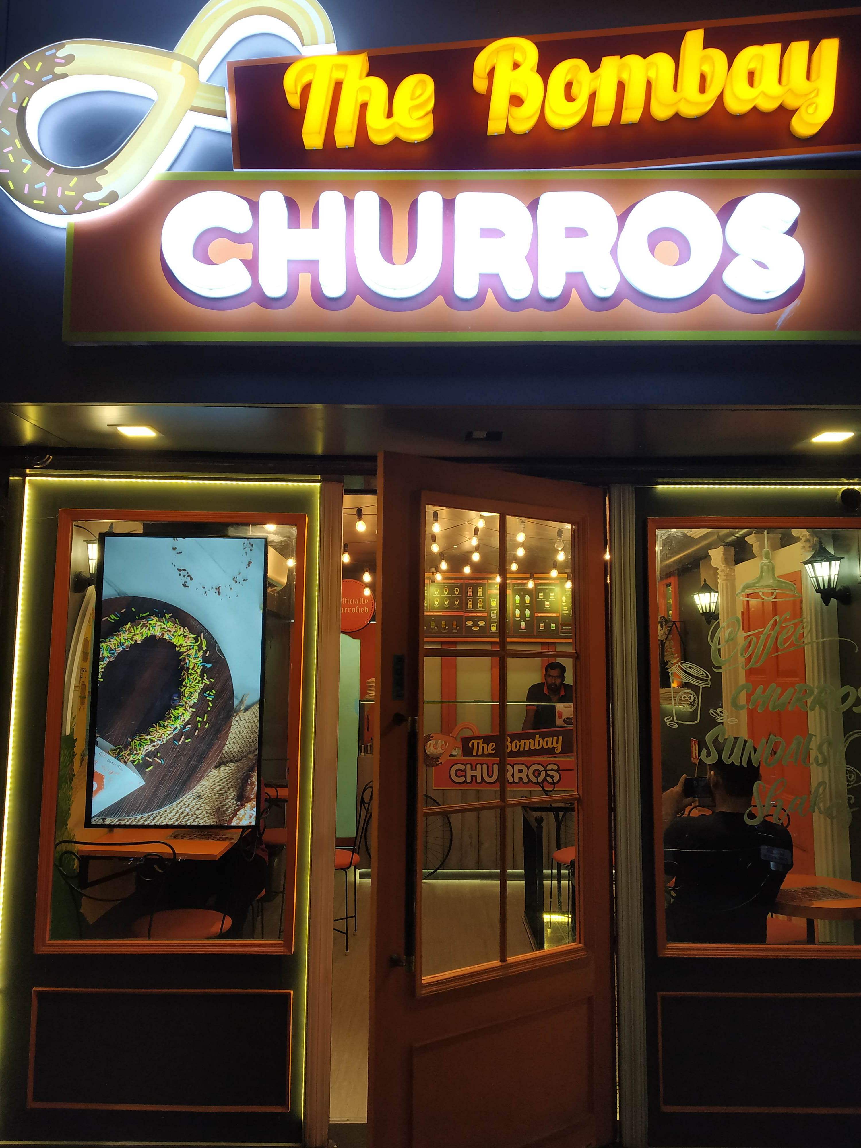 Building,Restaurant,Fast food restaurant,Electronic signage,Signage,Machine,Fast food