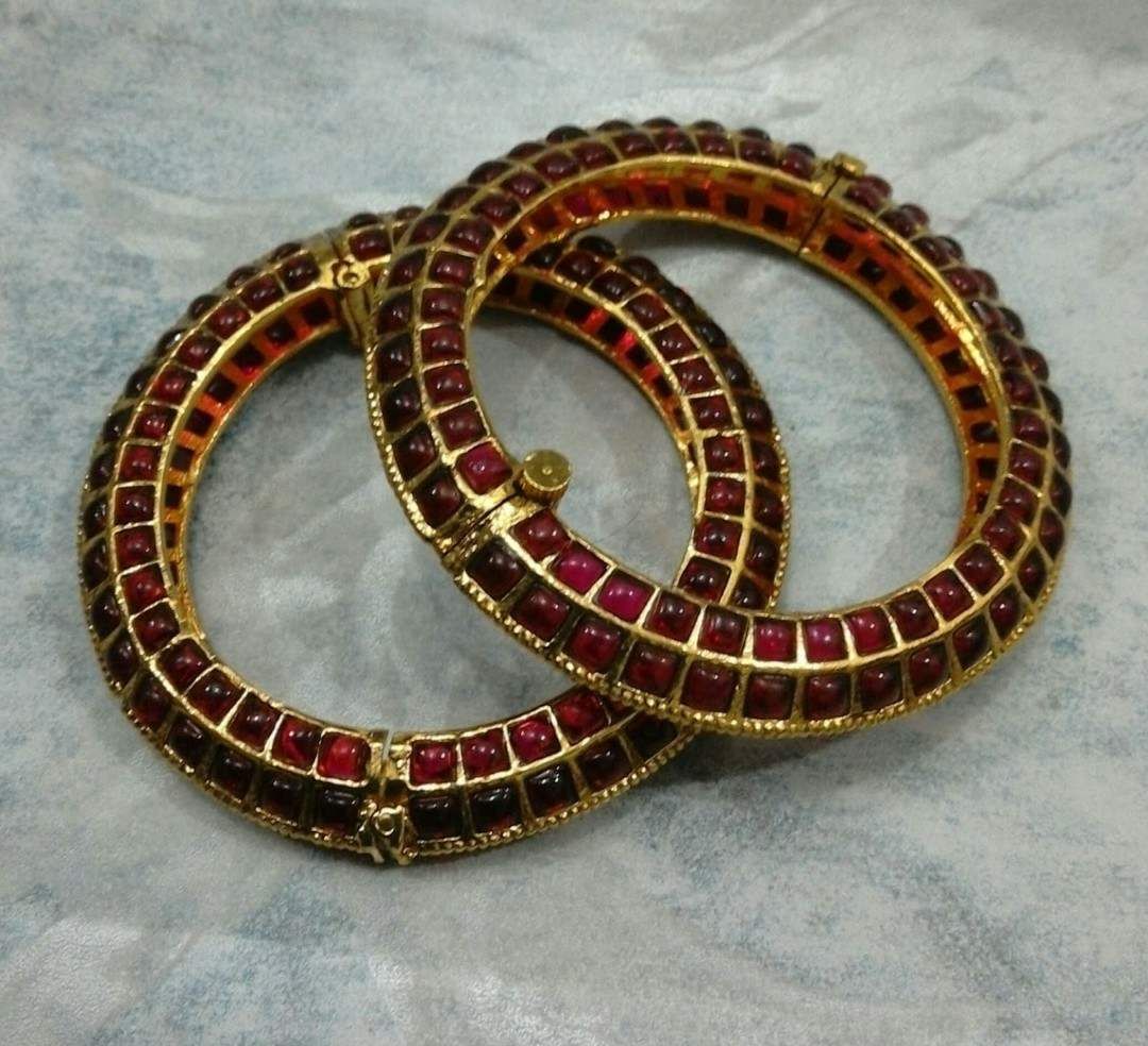 Bangle,Jewellery,Fashion accessory,Bracelet,Metal,Gemstone,Body jewelry