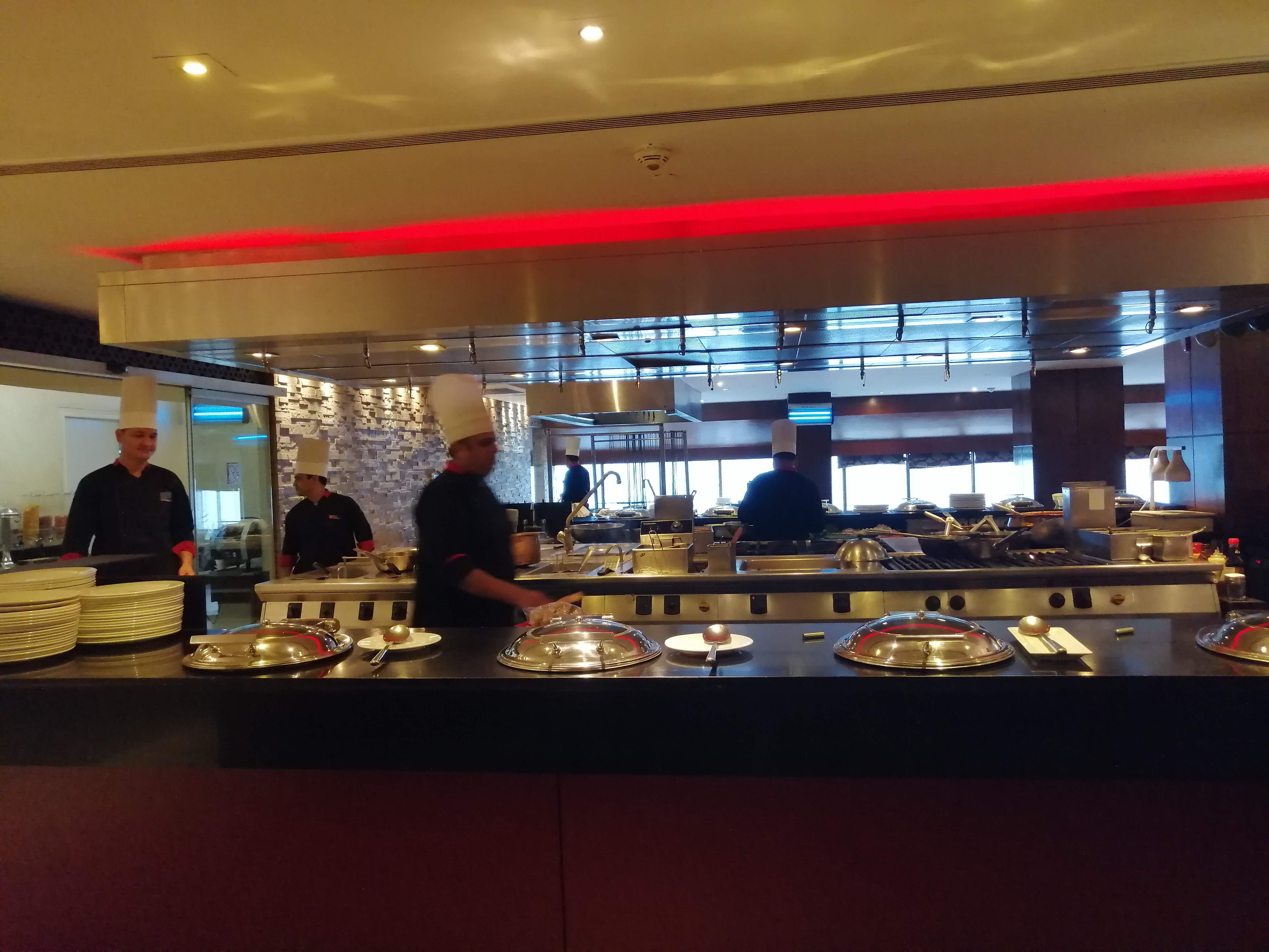 Food court,Buffet,Building,Restaurant,Fast food restaurant,Cafeteria,Food,À la carte food,Meal,Cuisine