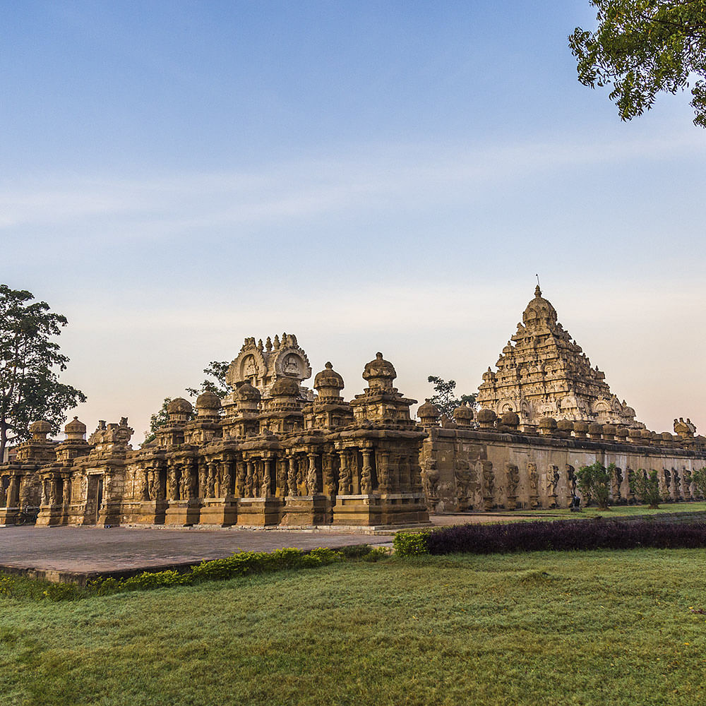 Landmark,Historic site,Sky,Temple,Ancient history,Place of worship,Building,Hindu temple,Temple,Architecture