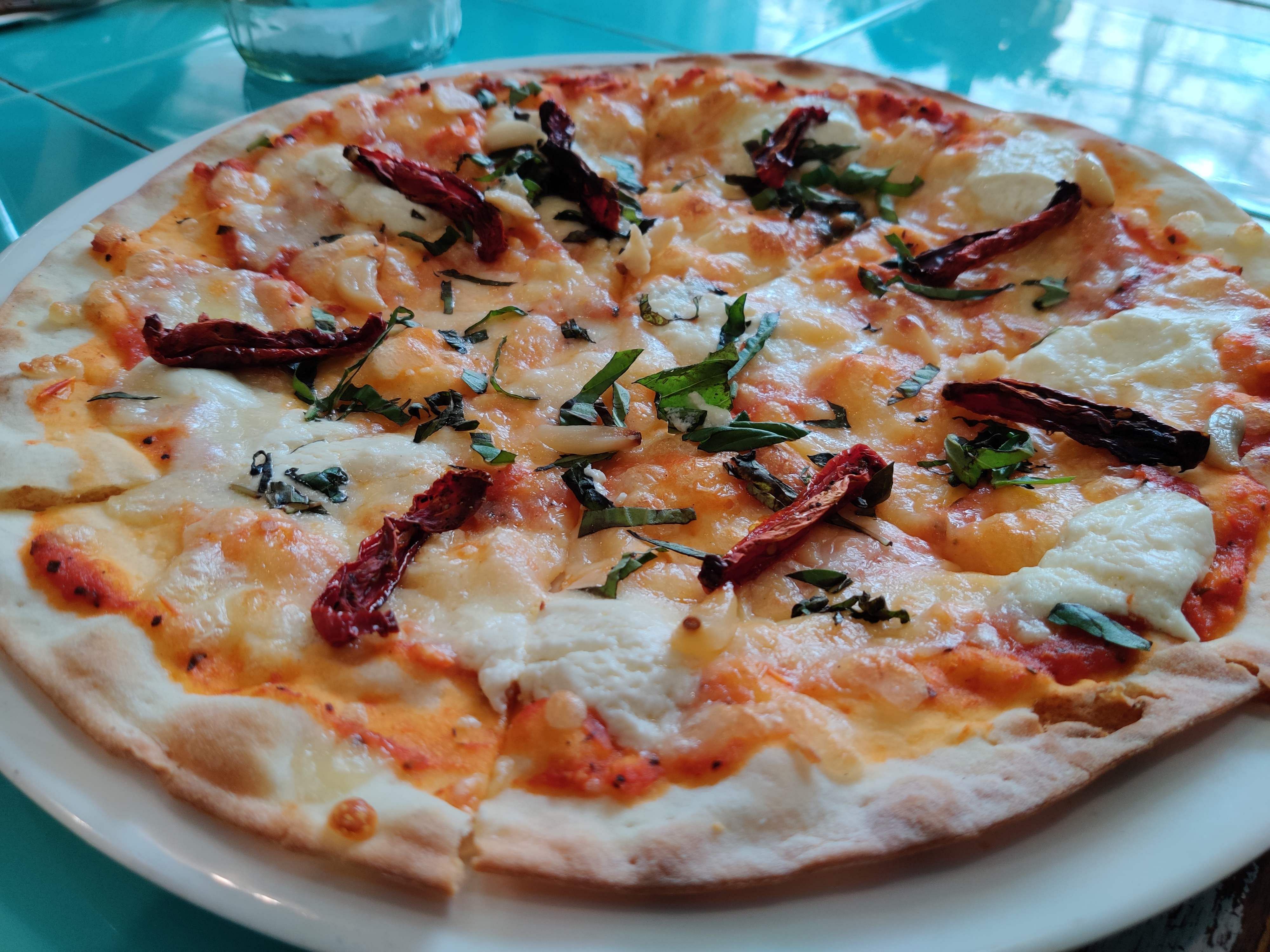 Dish,Food,Pizza,Cuisine,California-style pizza,Pizza cheese,Flatbread,Ingredient,Tarte flambée,Italian food