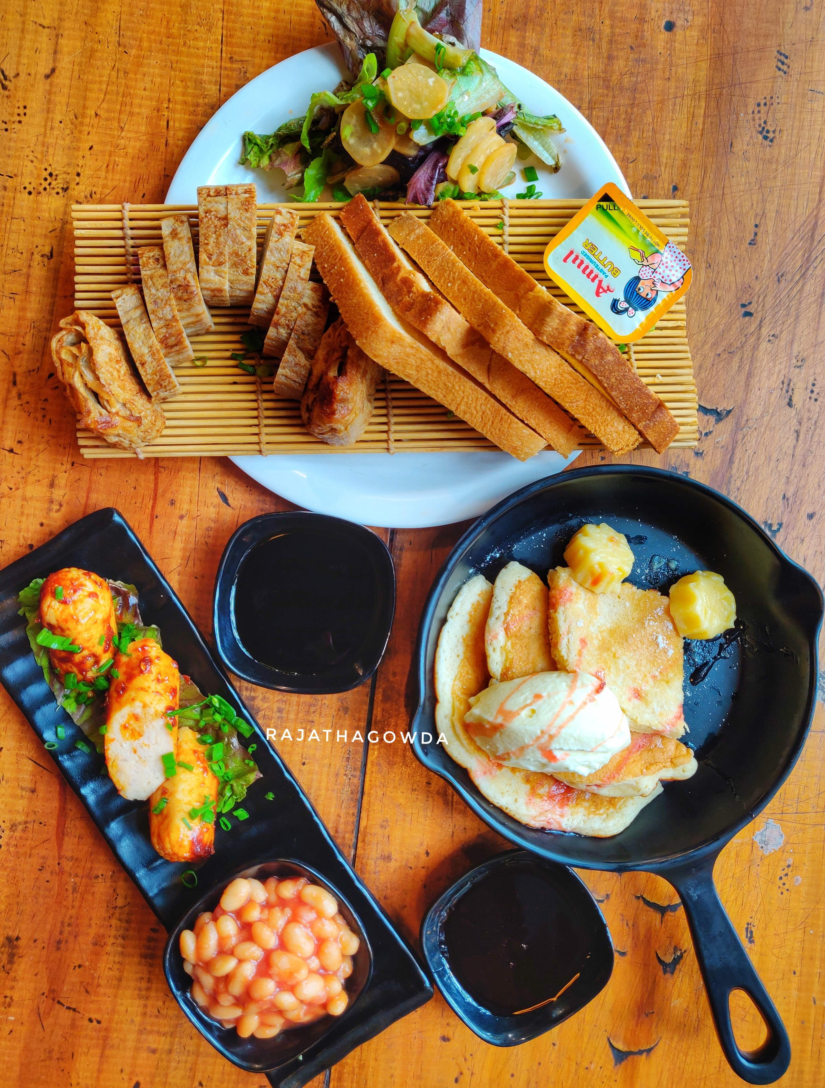 Dish,Food,Cuisine,Meal,Ingredient,Comfort food,Junk food,Produce,Breakfast,Brunch