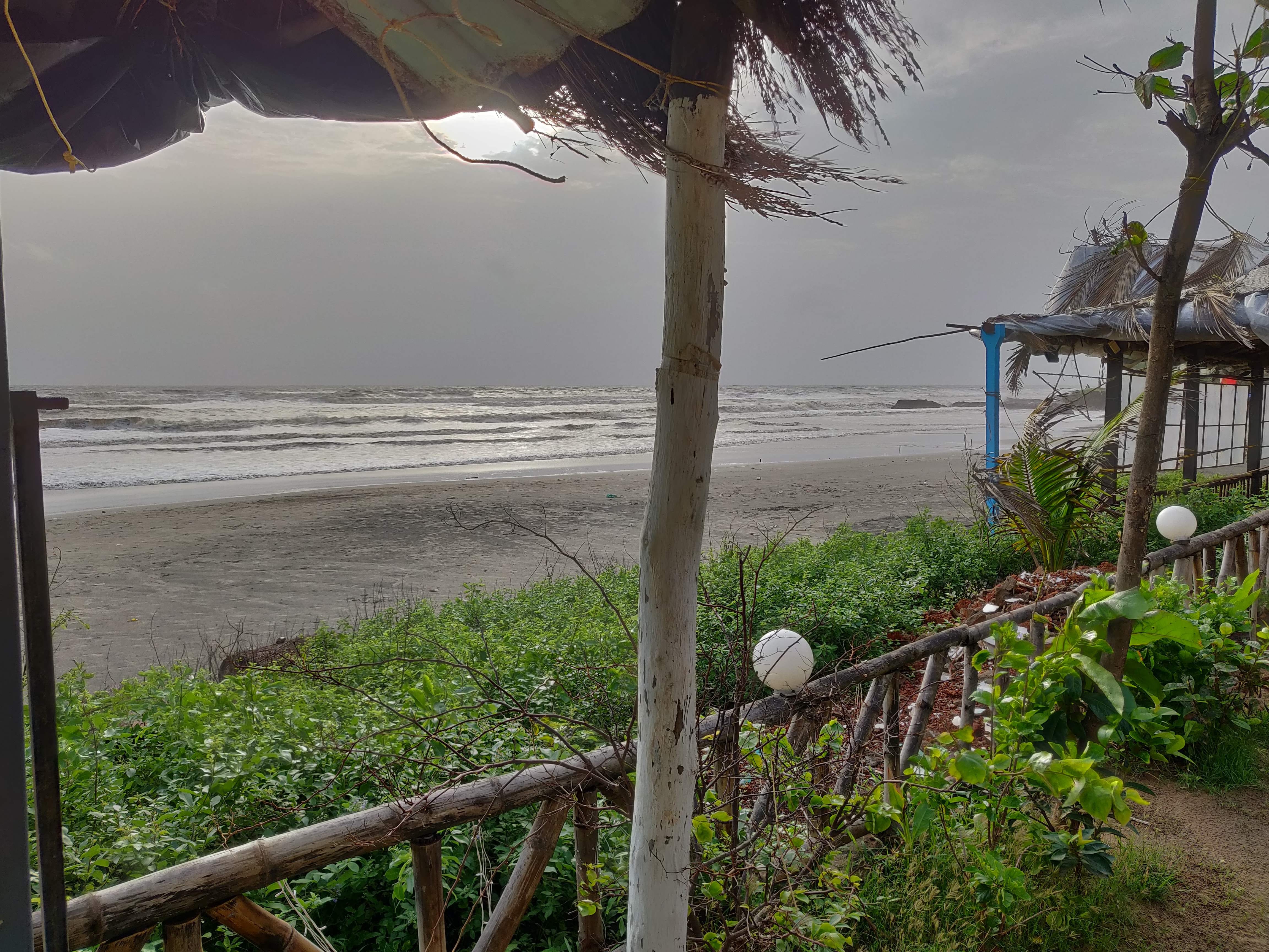 Sky,Tropics,Tree,Ocean,Shore,Beach,Cloud,Vacation,Sea,Coast