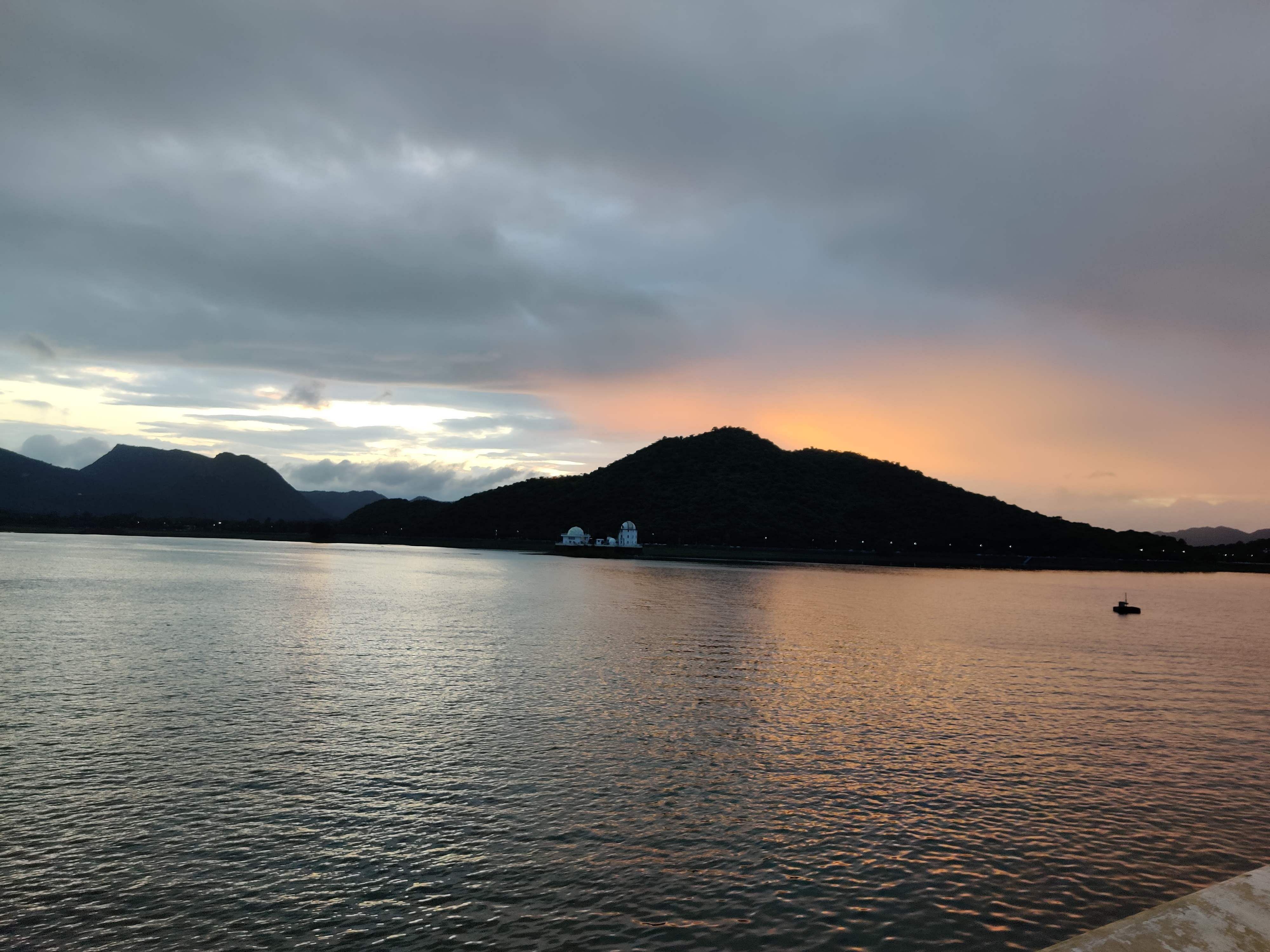 Body of water,Sky,Highland,Water,Mountain,Lake,Sea,Cloud,Loch,Mountainous landforms