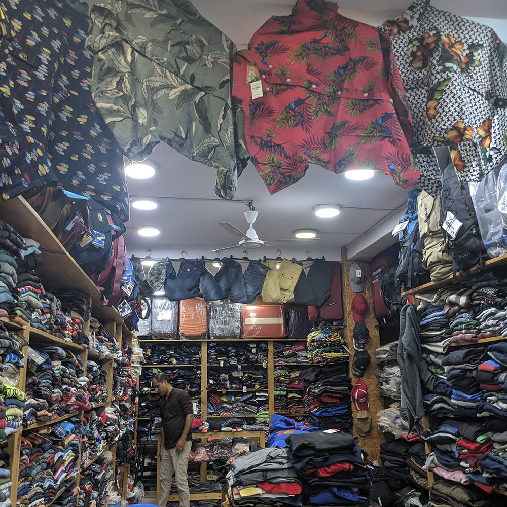 Bazaar,Retail,Public space,Human settlement,Market,Building,Marketplace,Footwear,City,Outlet store