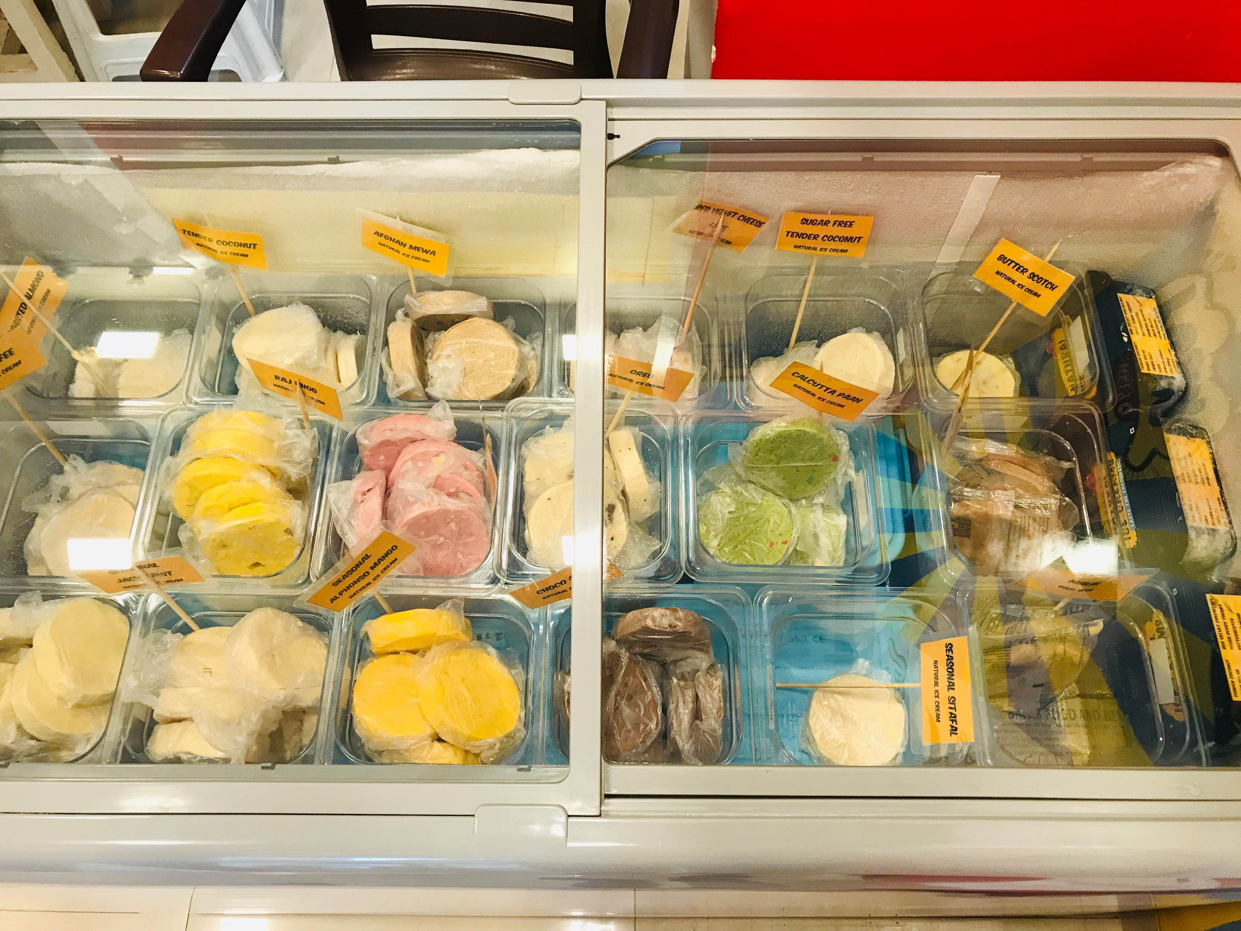 Gelato,Ice cream,Frozen dessert,Yellow,Dairy,Food,Dessert,Bakery,Display case