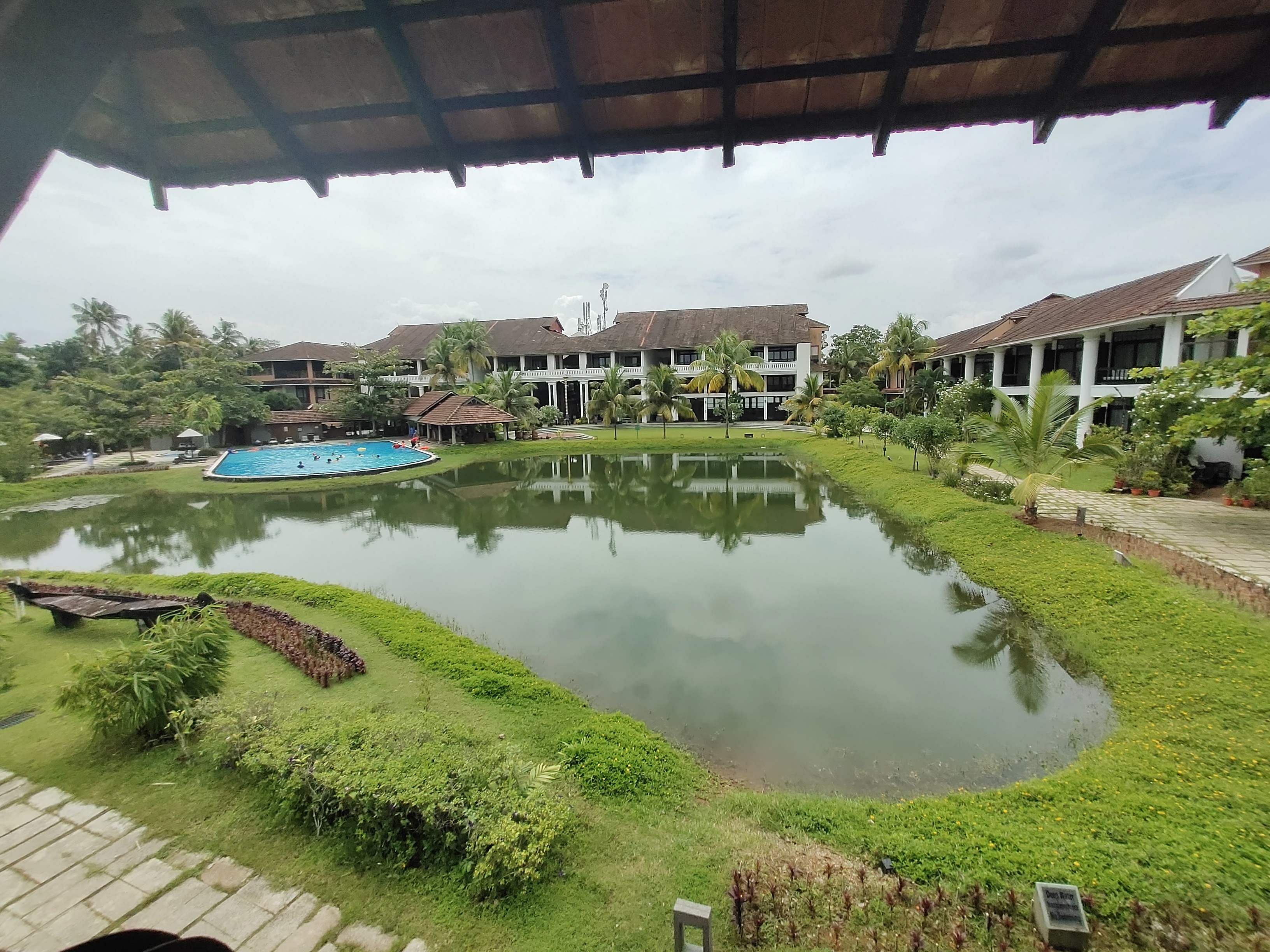 Water,Pond,Water resources,Sky,Botany,Architecture,Grass,River,Reflecting pool,Waterway