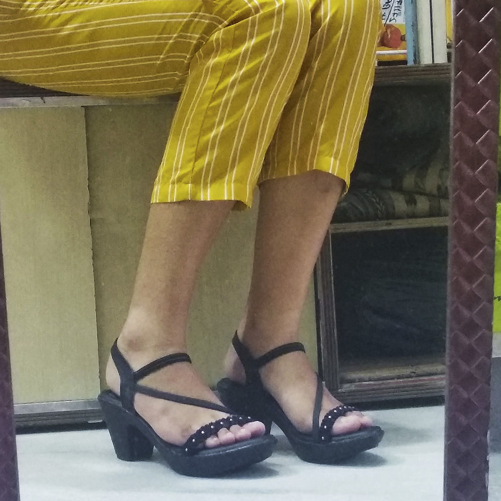 Footwear,Leg,Yellow,Human leg,Sandal,High heels,Shoe,Foot,Ankle,Fashion