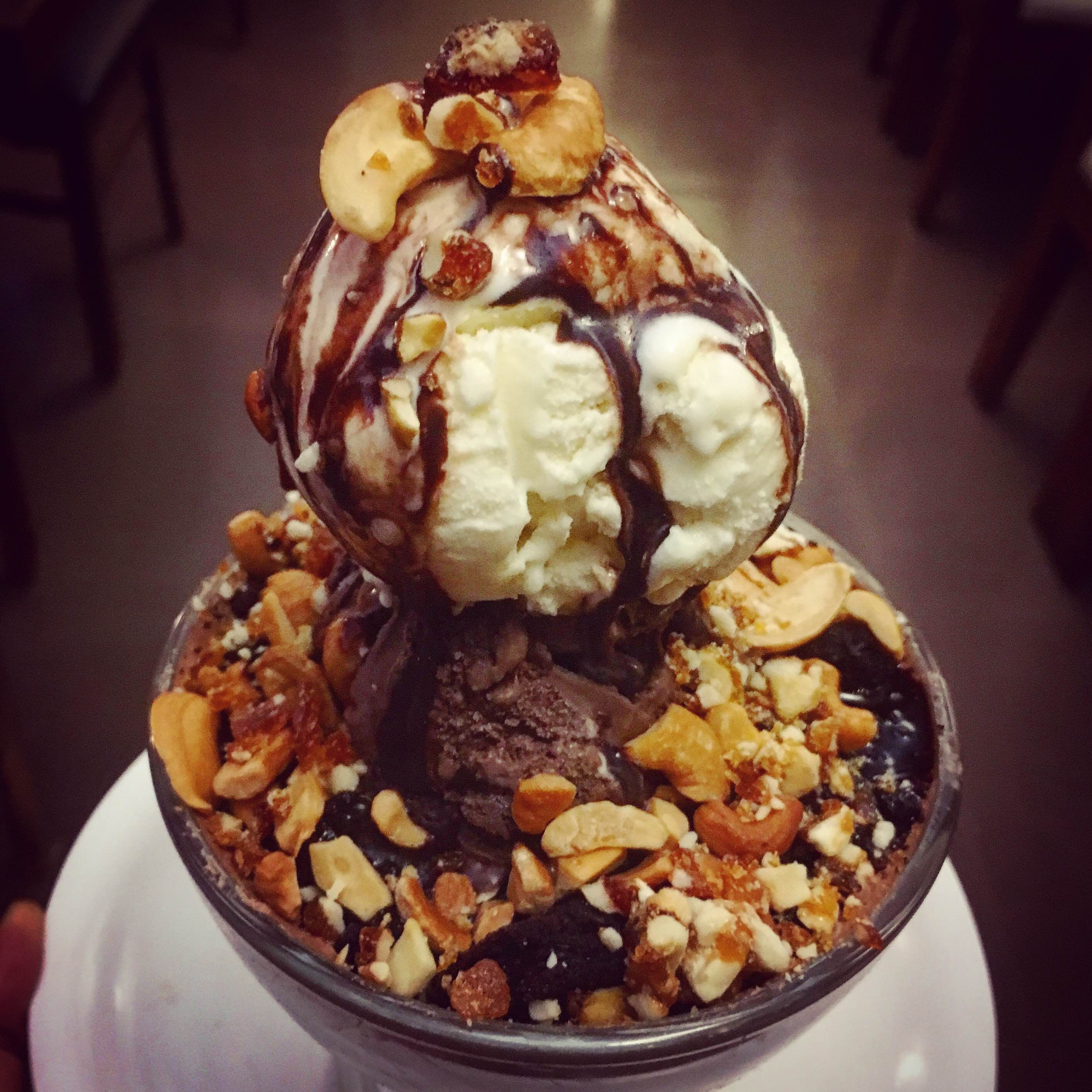 Dish,Food,Cuisine,Sundae,Ice cream,Frozen dessert,Dessert,Ingredient,Gelato,Açaí na tigela