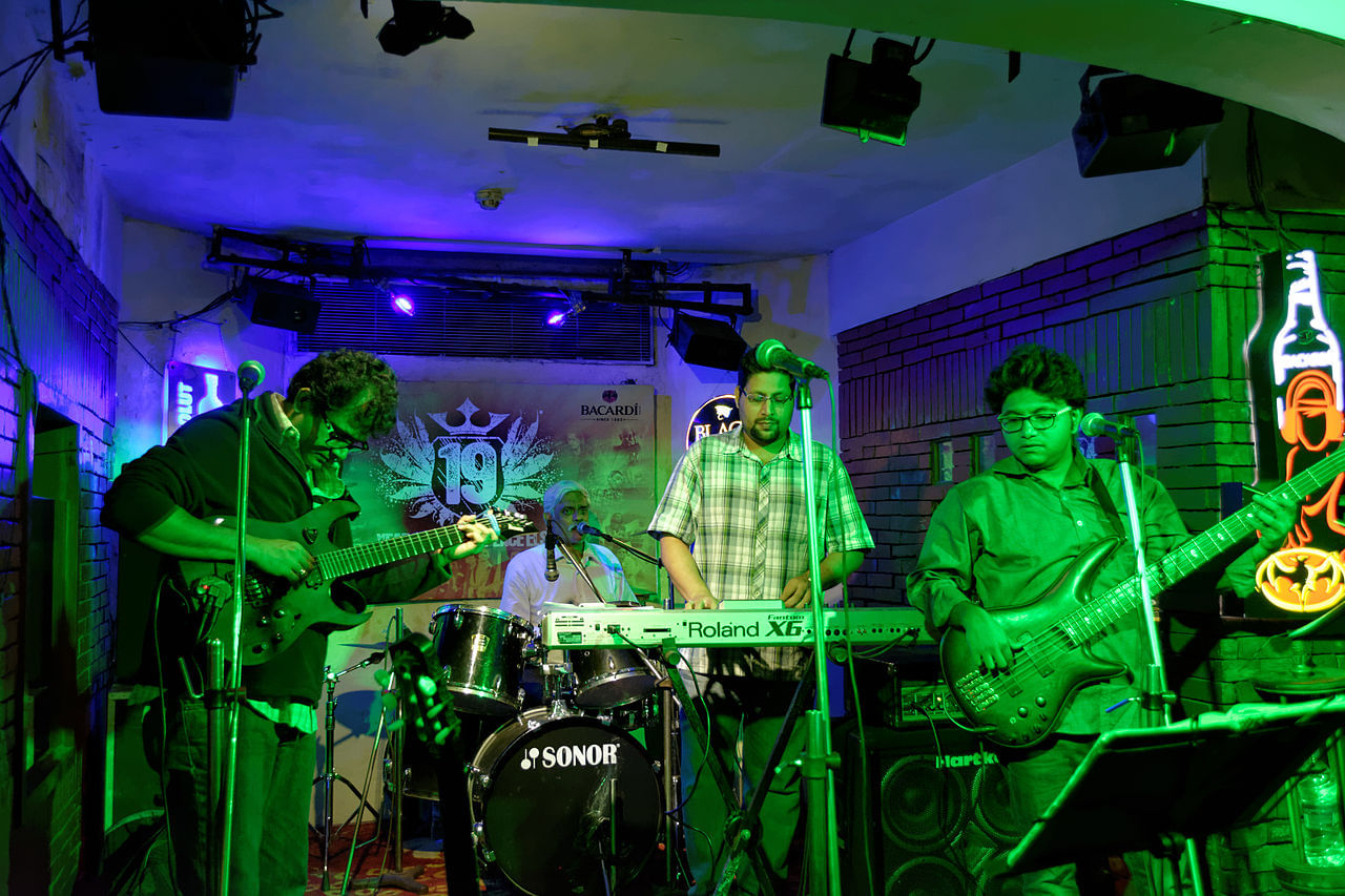 Performance,Entertainment,Green,Musician,Performing arts,Concert,Music,Event,Public event,Drums