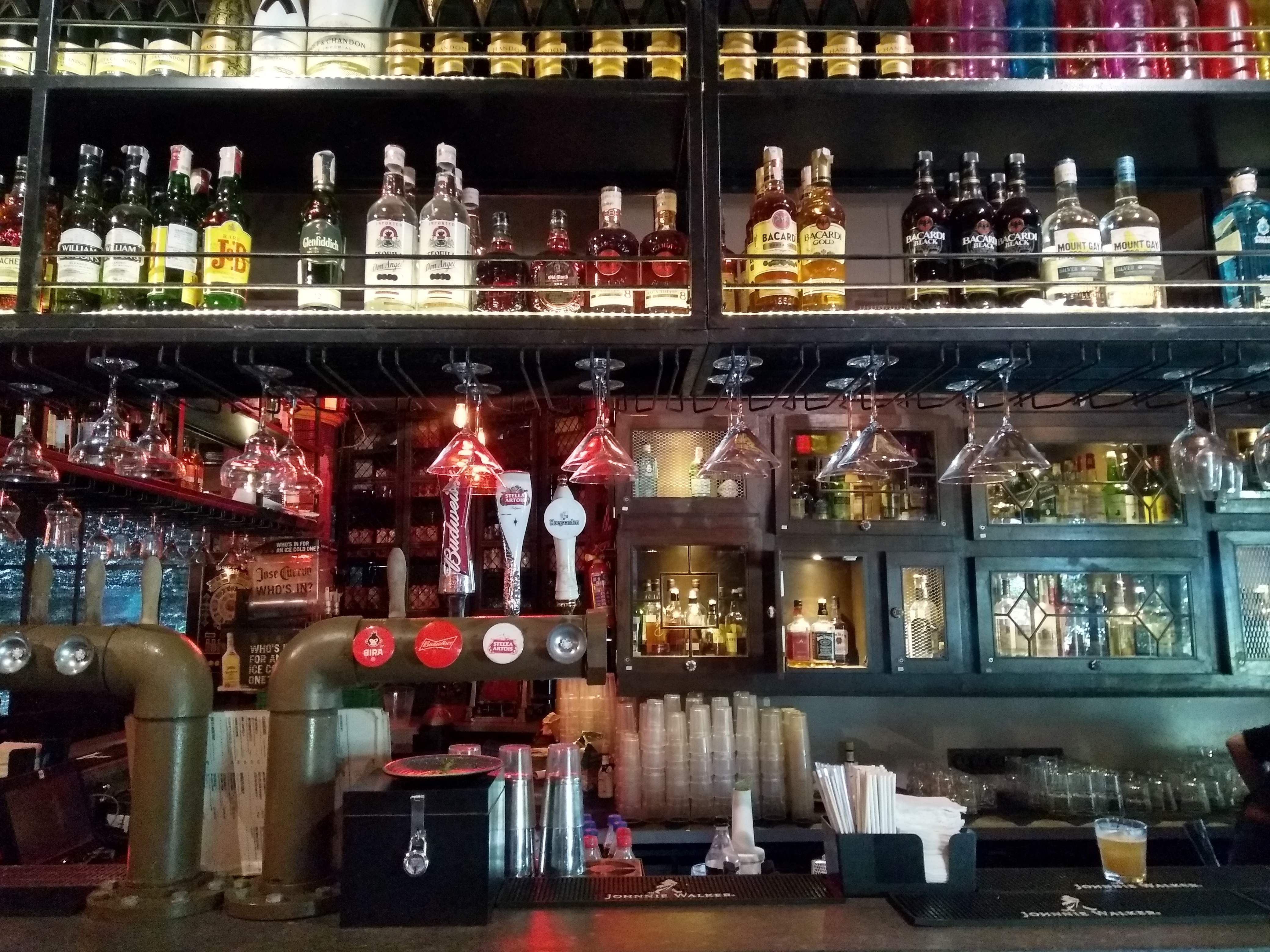 Bar,Alcohol,Liqueur,Drinking establishment,Pub,Distilled beverage,Drink,Building,Liquor store,Tavern