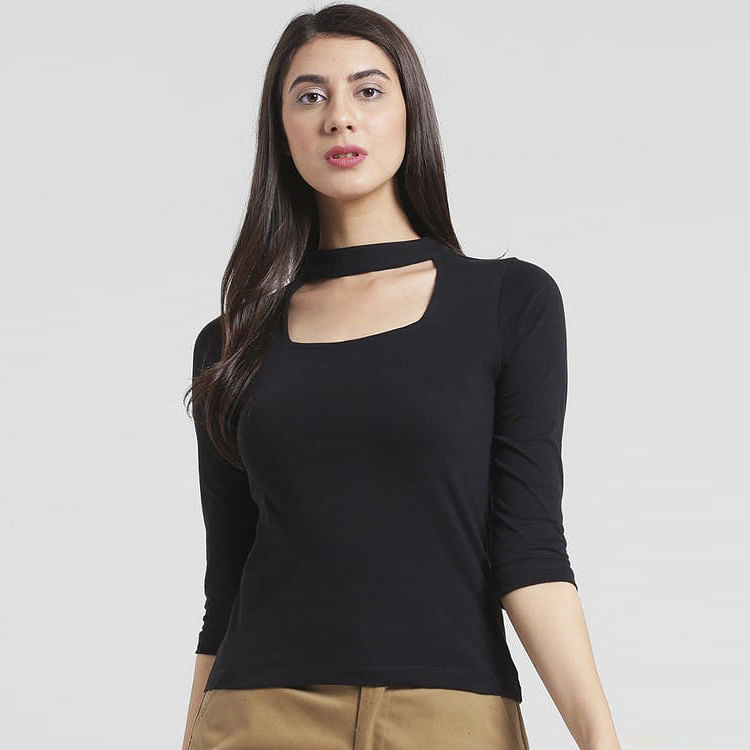 Clothing,Sleeve,Shoulder,Black,Neck,Long-sleeved t-shirt,Waist,T-shirt,Arm,Outerwear