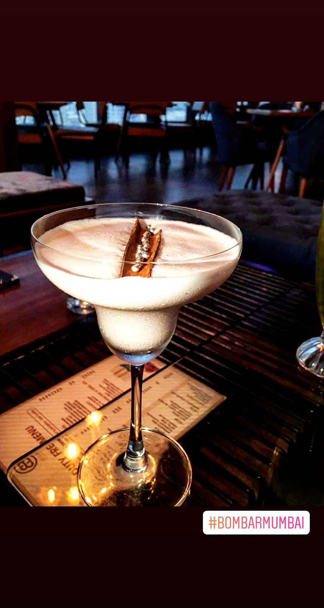 Drink,Alcoholic beverage,Distilled beverage,Cocktail,Classic cocktail,Flip,Liqueur,Brandy alexander,Alexander,Champagne stemware