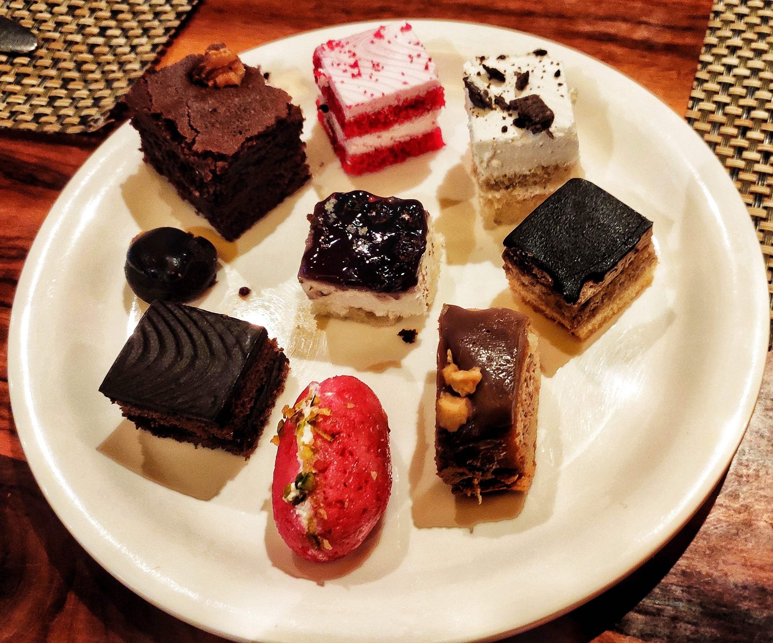 Food,Dish,Cuisine,Dessert,Chocolate brownie,Sweetness,Ingredient,Chocolate,Petit four,Baked goods