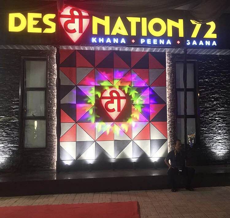 Light,Electronic signage,Neon sign,Technology,Signage,Led display,Electronic device,Display device,Glass,Advertising