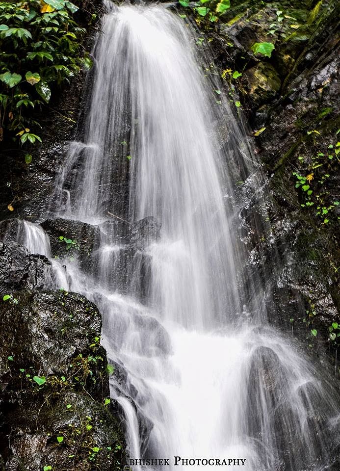 Waterfall,Body of water,Water resources,Water,Natural landscape,Nature,Watercourse,Vegetation,Nature reserve,Stream