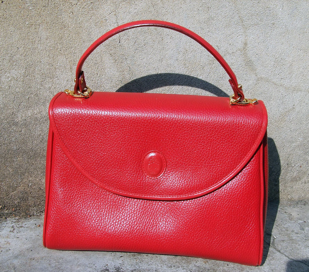 Handbag,Bag,Red,Leather,Fashion accessory,Product,Shoulder bag,Kelly bag,Fashion,Material property