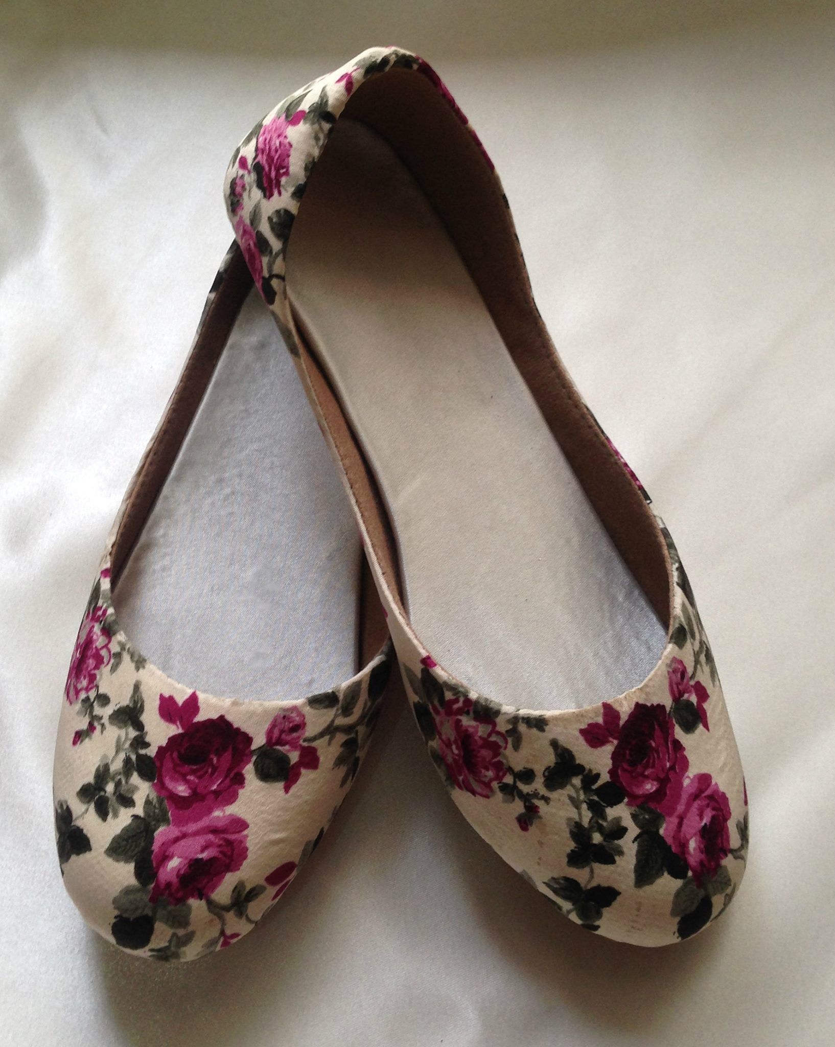 Footwear,Shoe,Pink,Ballet flat,Espadrille,Beige,High heels,Magenta