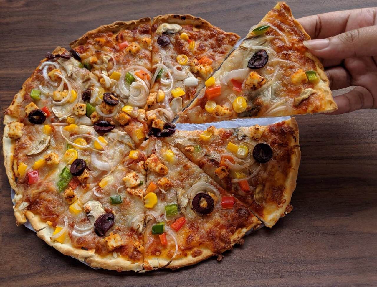 Dish,Food,Pizza,Cuisine,Pizza cheese,California-style pizza,Junk food,Flatbread,Ingredient,Tarte flambée