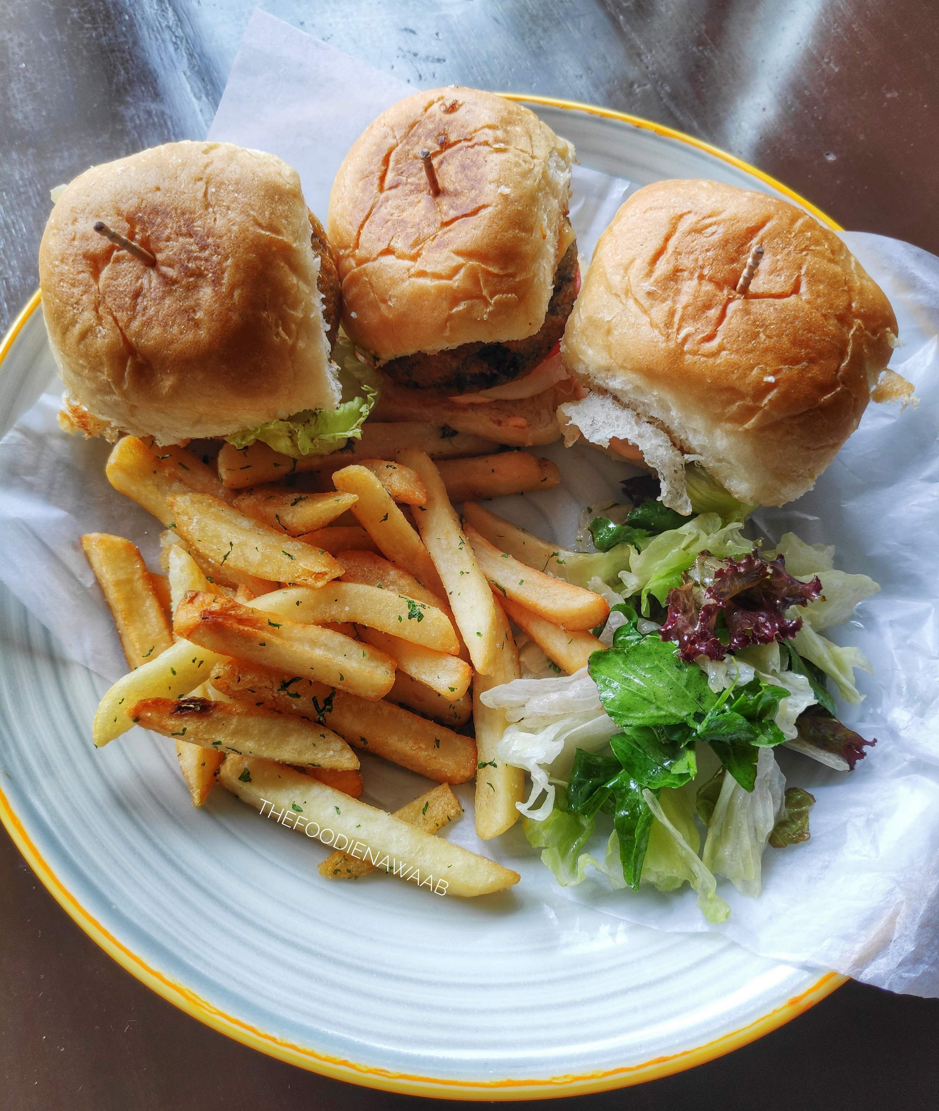 Dish,Food,Cuisine,Slider,Fast food,Junk food,Ingredient,Hamburger,Fried food,Bun