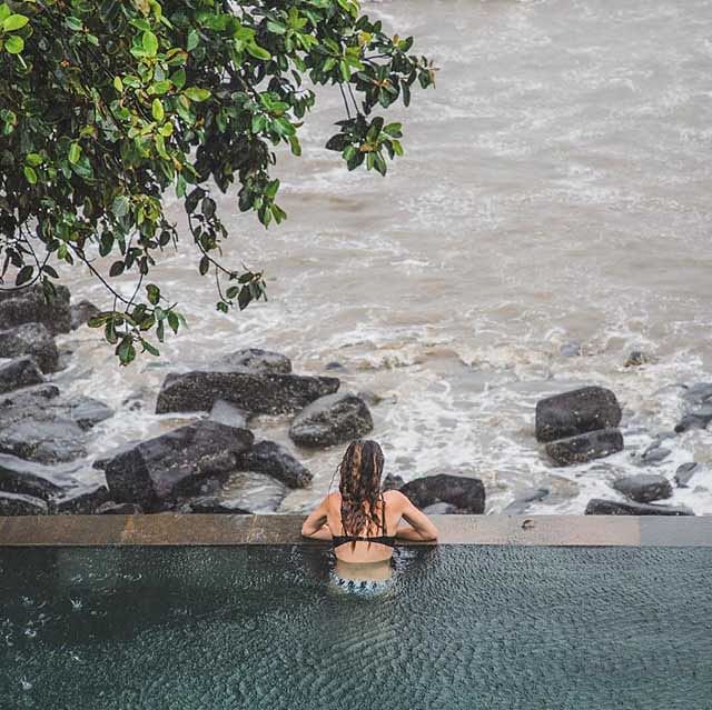 Sitting,Rock,Tree,Leisure,River,Sea,Coast,Vacation,Coastal and oceanic landforms,Tourism