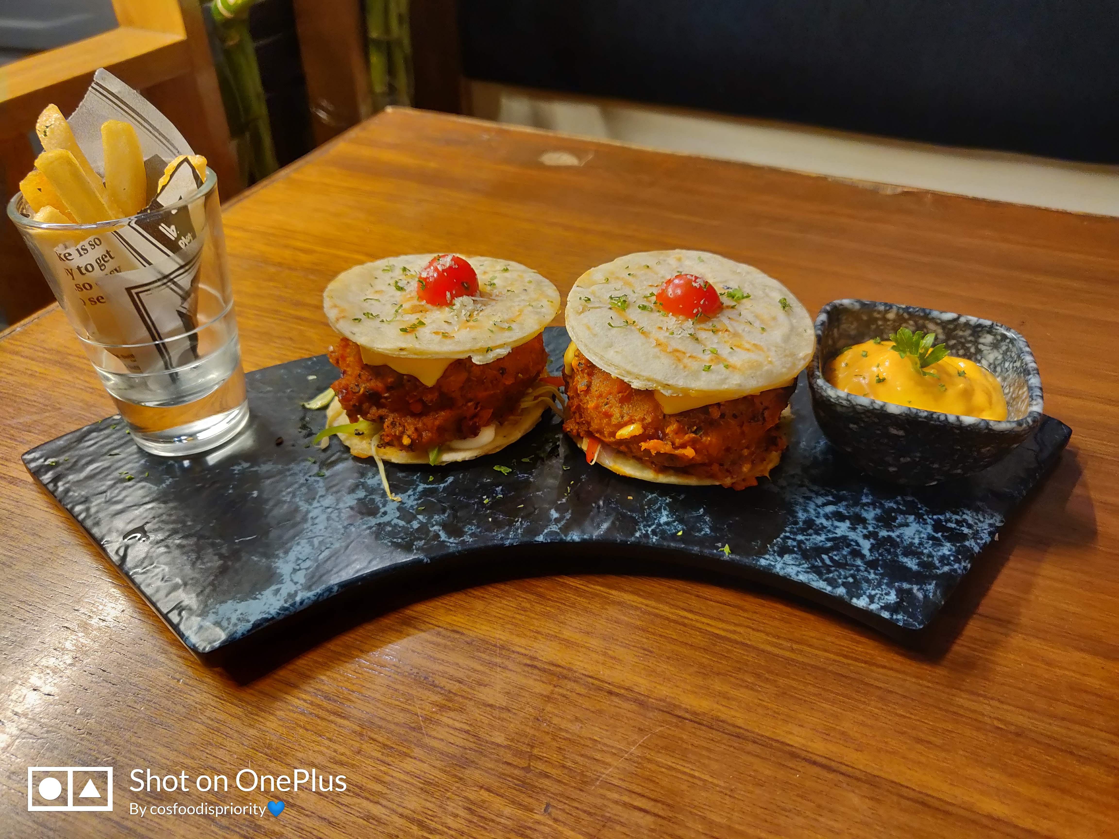 Dish,Cuisine,Food,Ingredient,Comfort food,À la carte food,Brunch,Meal,Gimbap,Finger food