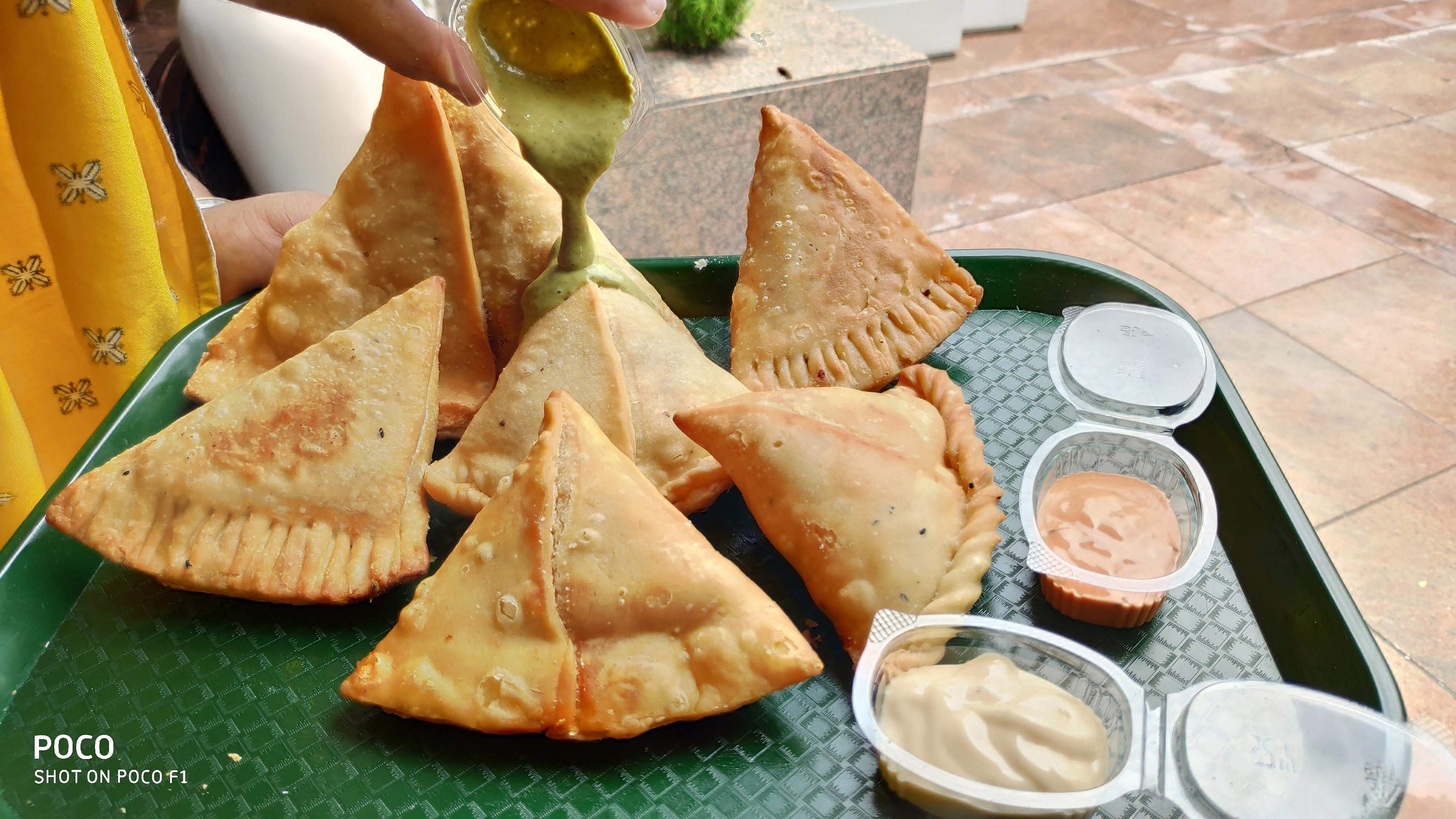 Dish,Food,Cuisine,Ingredient,Fried food,Produce,Totopo,Empanada,Pastry,Samosa